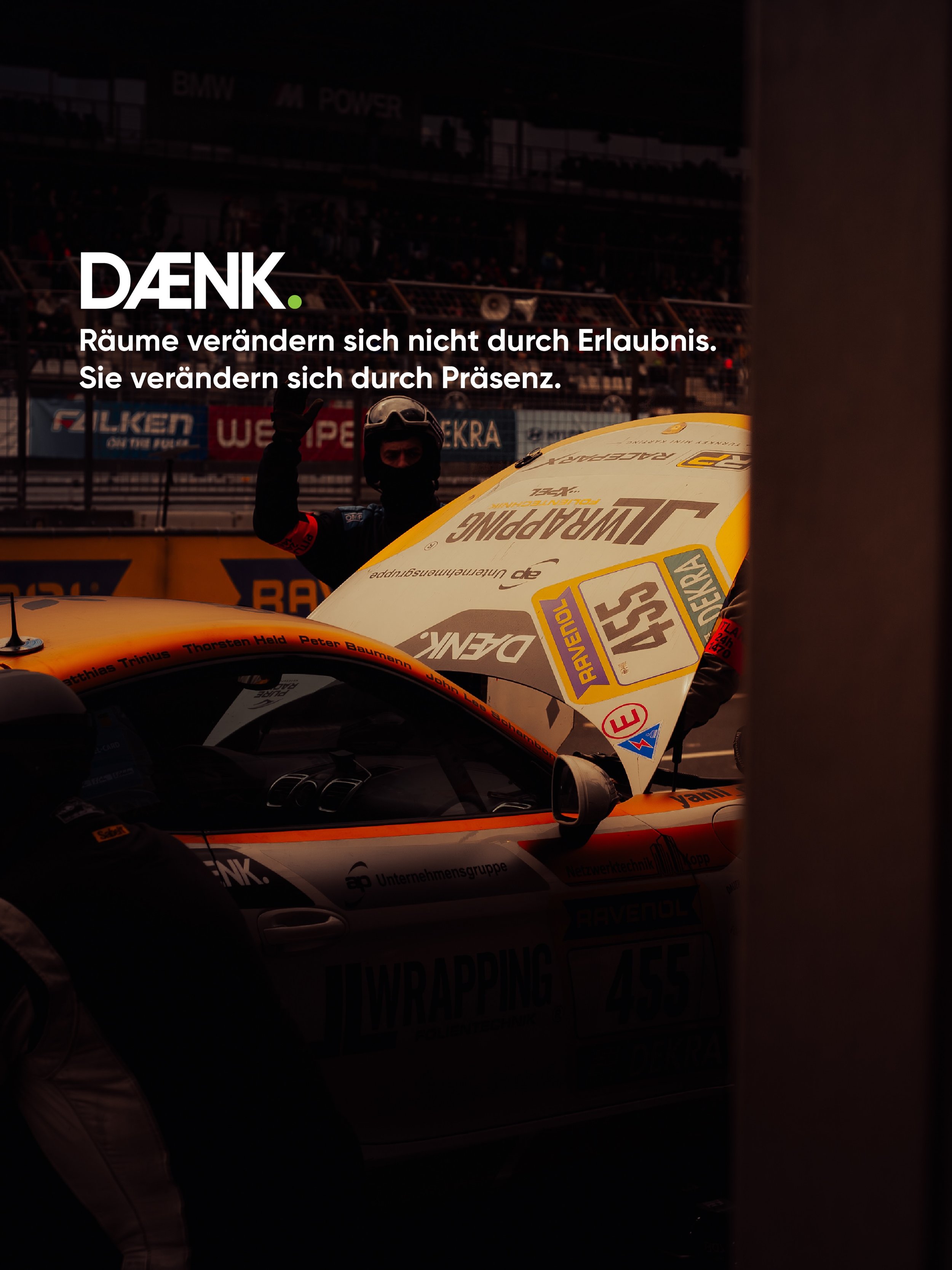 .
Manche Bilder brauchen 
keine Erkl&auml;rung. 

Oder doch?

D&AElig;NK RACING