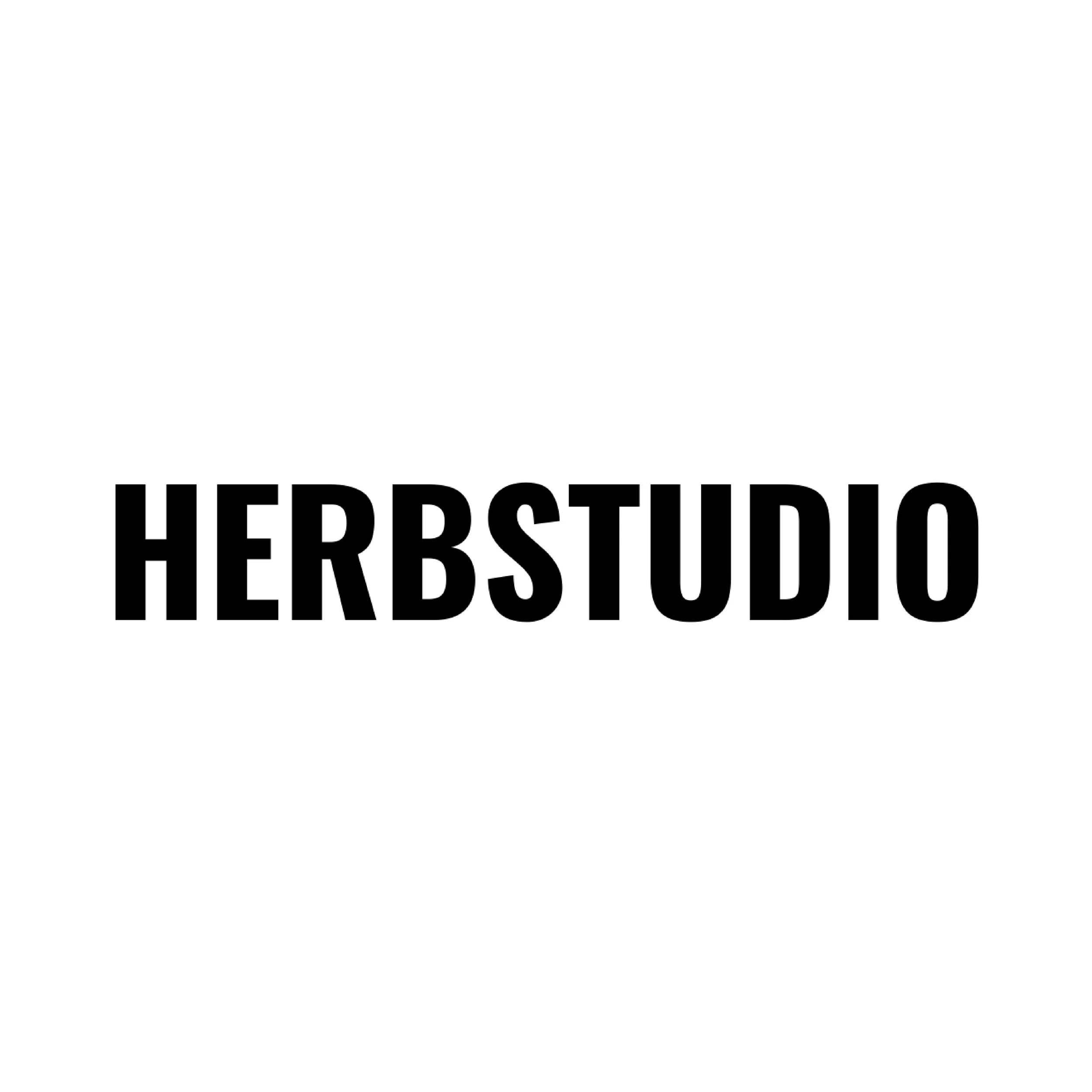 Das Bild zeigt den Text "HERBSTUDIO" in schwarzen Buchstaben auf weißem Hintergrund.