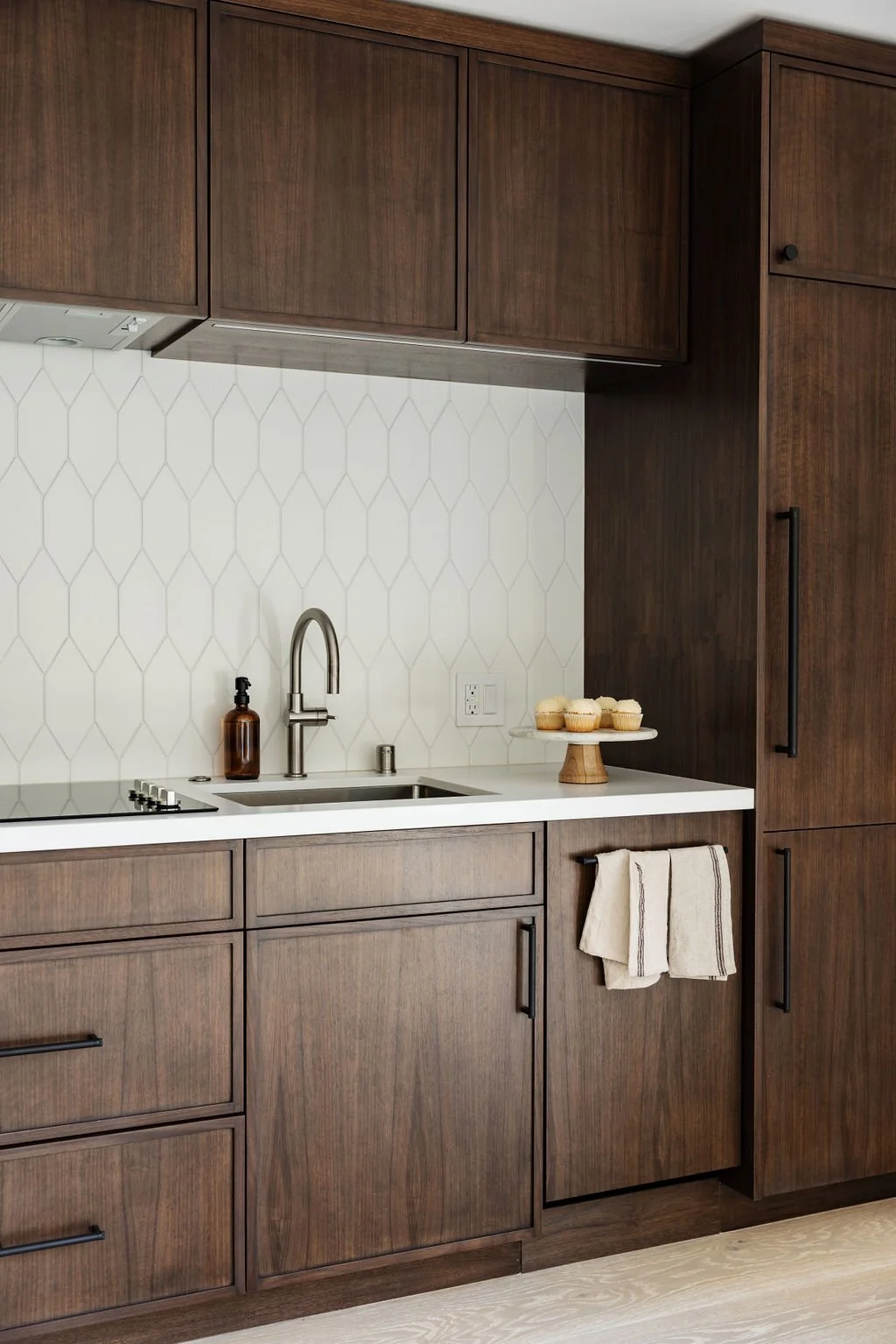 Pool_house_kitchenette.jpg