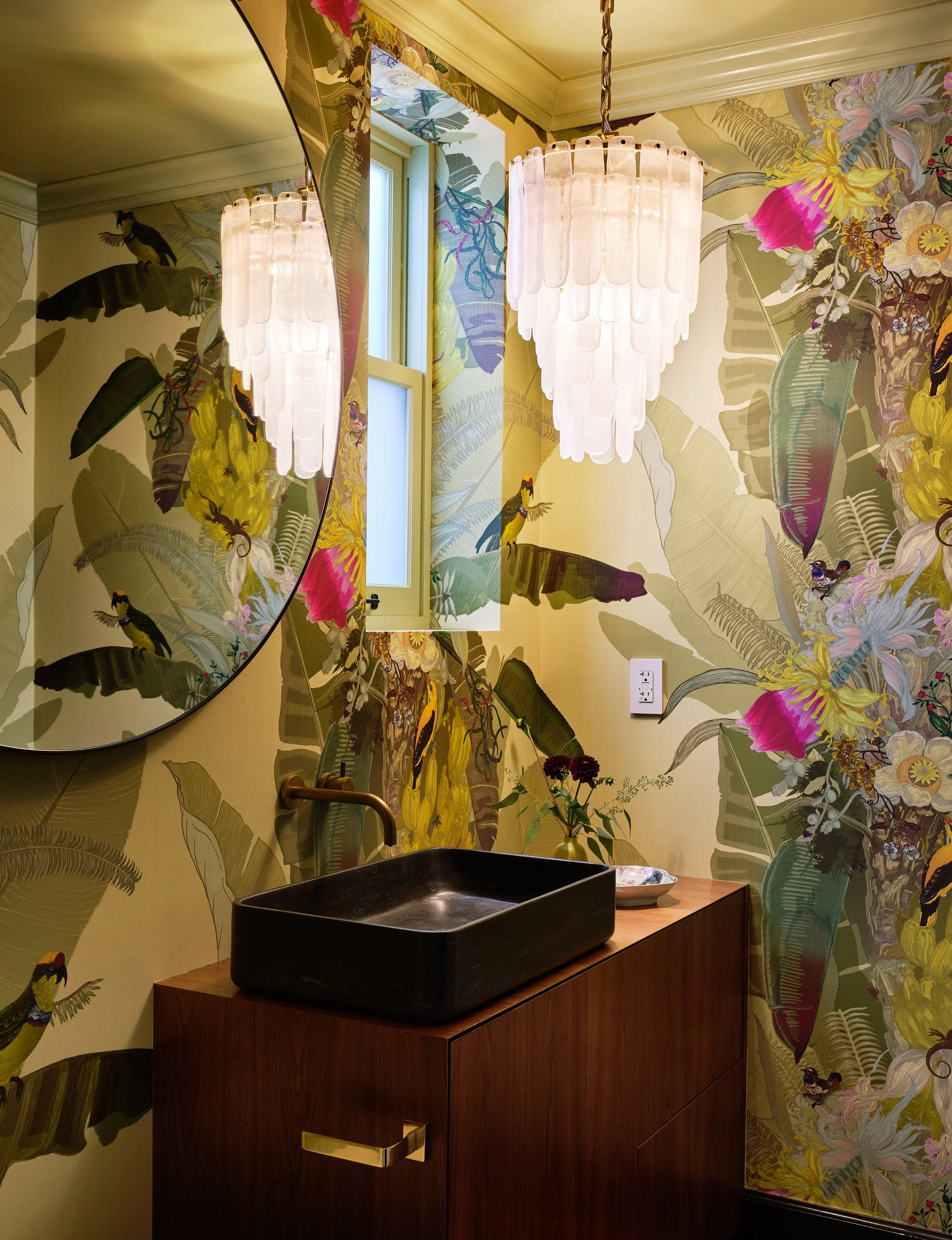 Powder_room_wallpaper.jpg