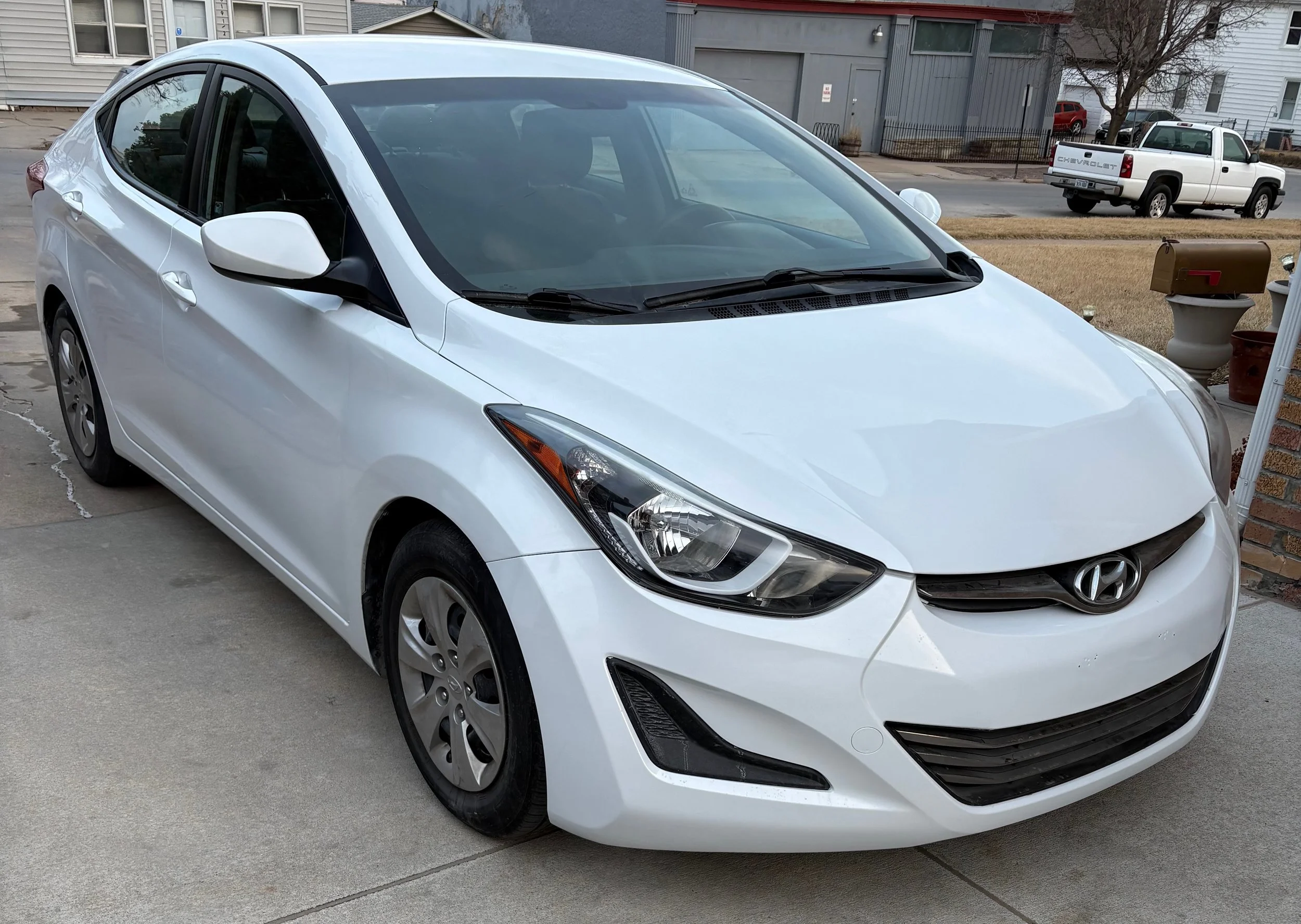 ( SOLD) 2016 Hyundai Elantra White