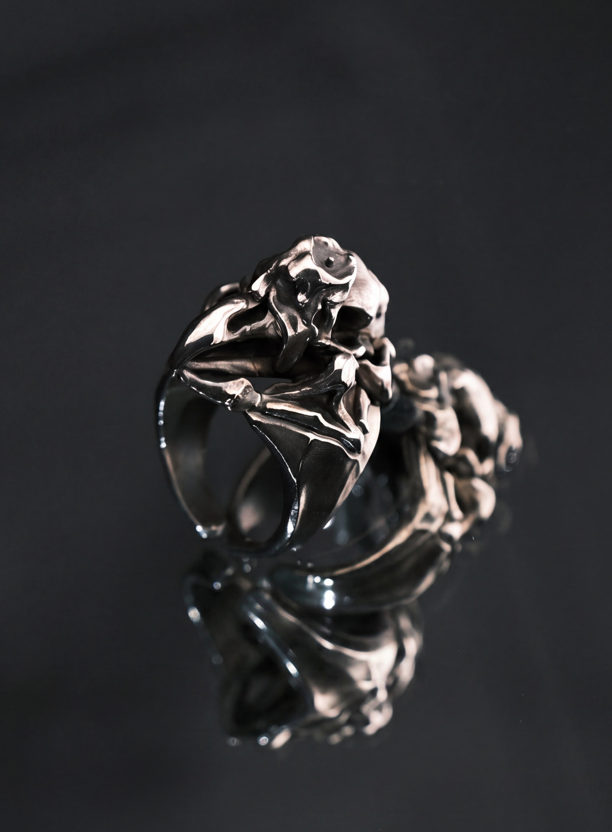Liangshui Forge Three No Birds Unseeing Gaze Ring - On mirrored surface, close side view showing sculptural detail