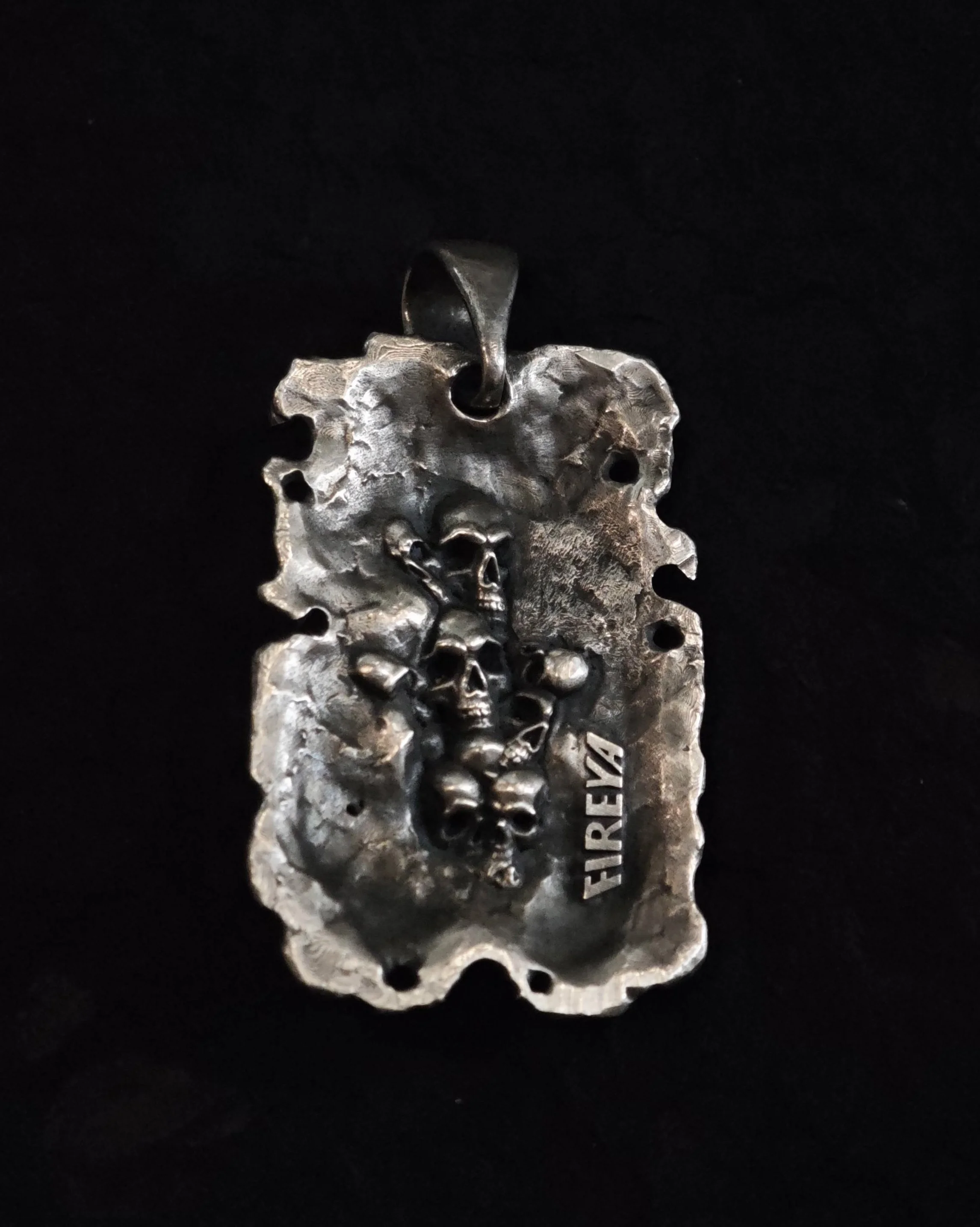 Xia Penghao FireYa Abyssal Reawakening Pendant - Reverse view showing guardian skulls and FireYa engraving