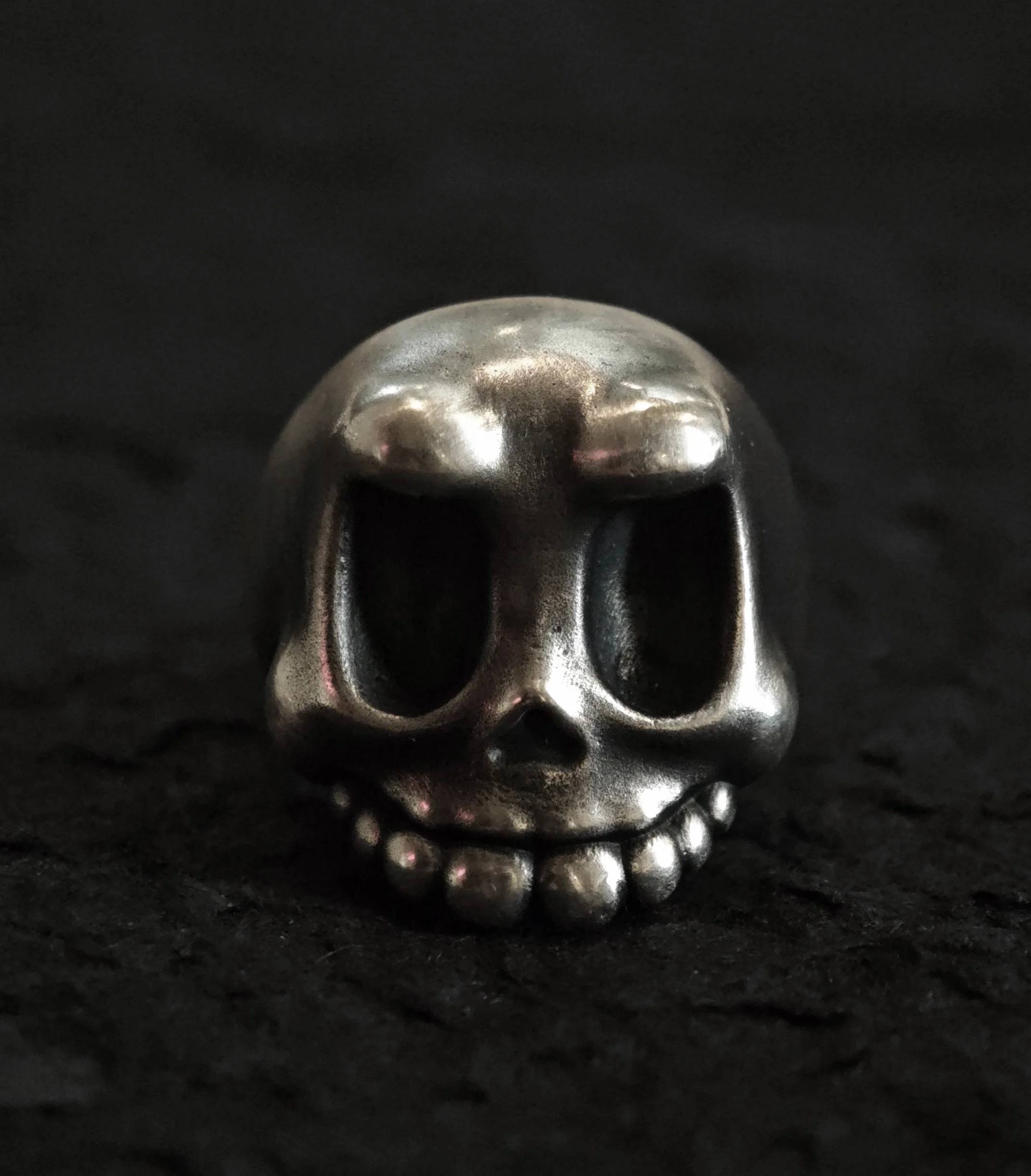 Xia Penghao BONE BUD Wisdom Ring - Top view showing BONE BUD skull face detail