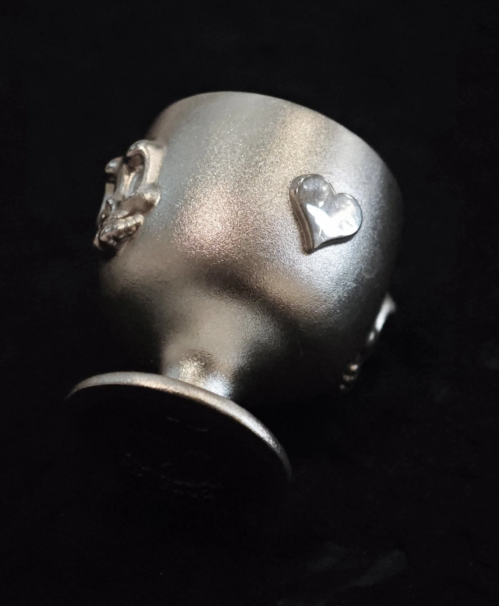 Xia Penghao BONE BUD HEART CUP - Lying on table showing heart symbol relief detail