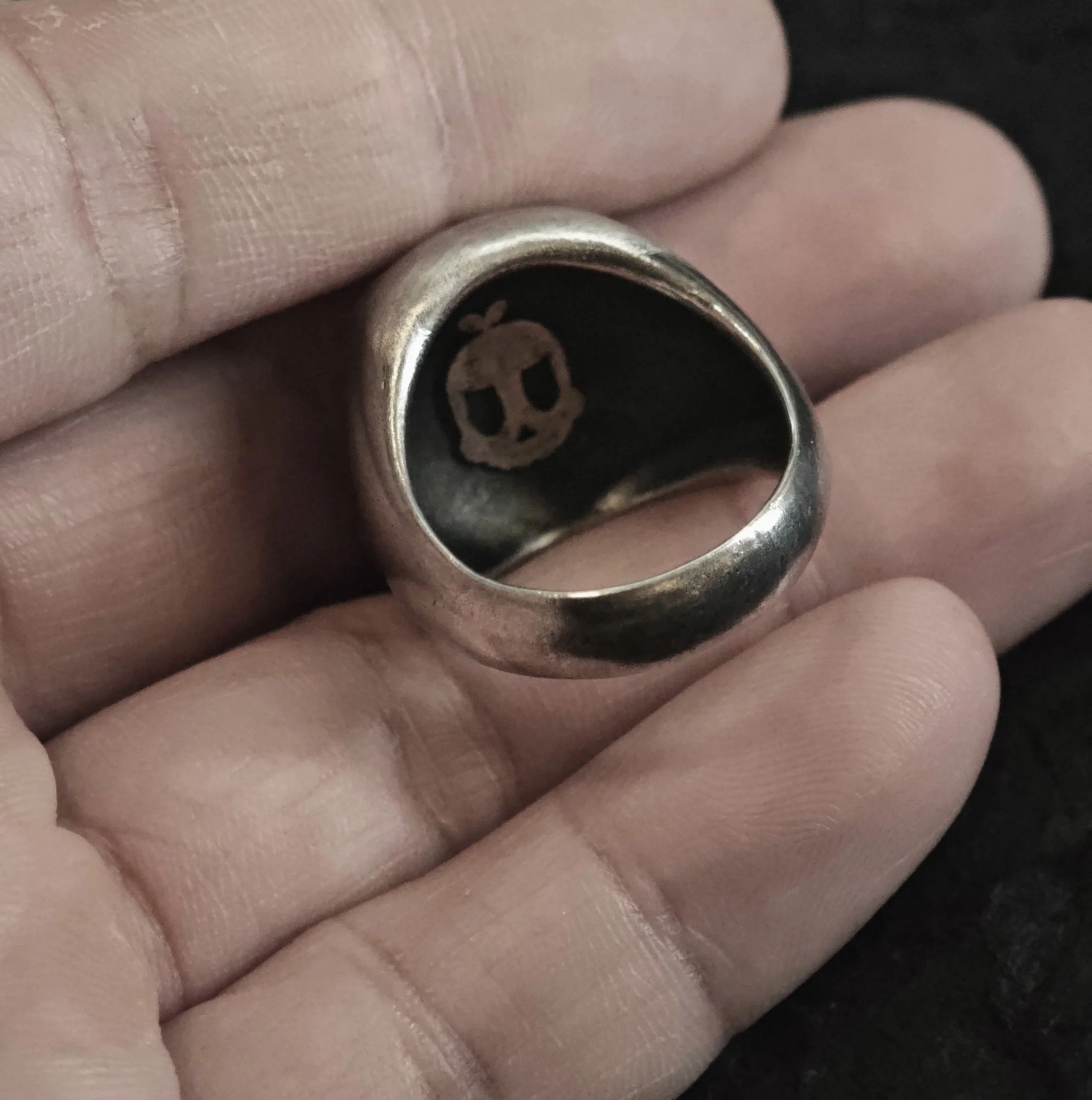 Xia Penghao BONE BUD Wisdom Ring - Handheld view showing BONE BUD logo inside the band