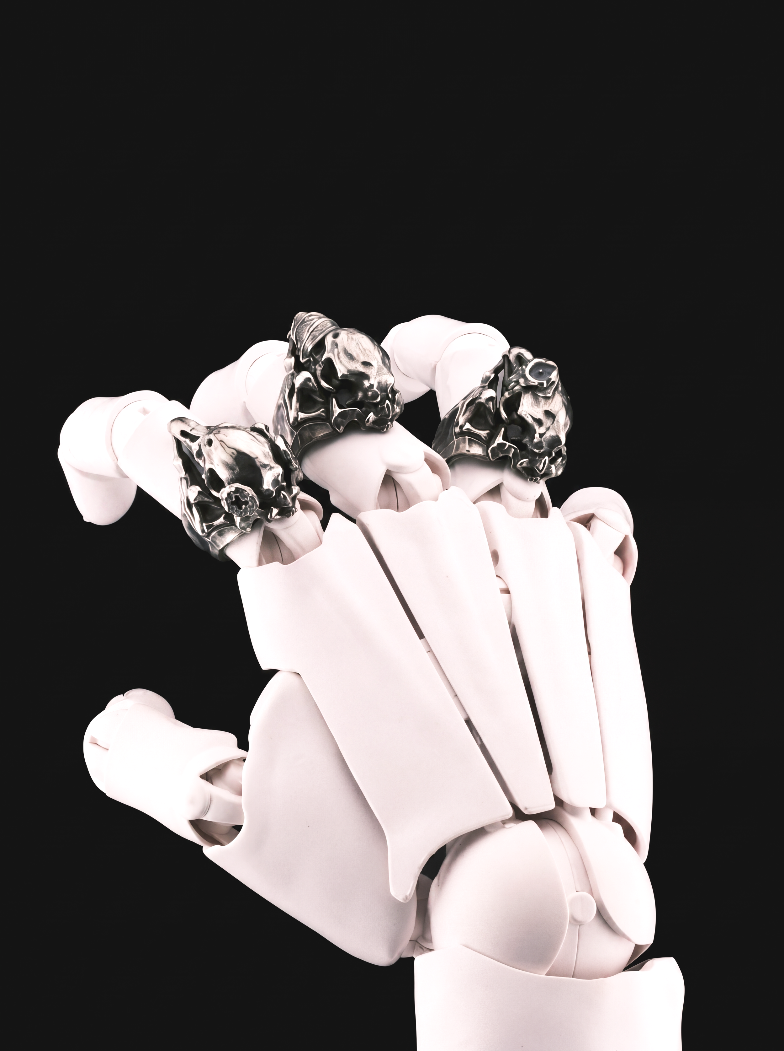 Liangshui Forge Three No Birds Triad Set - Worn on hand, adjusted angle showing side and rear details