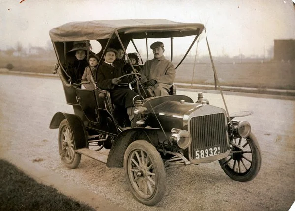 Max Fleischer seated on far right, wife Essie and daughter Ruth directly behind him, 1910. Driver and other passengers unknown. The Fleischer Family Collection