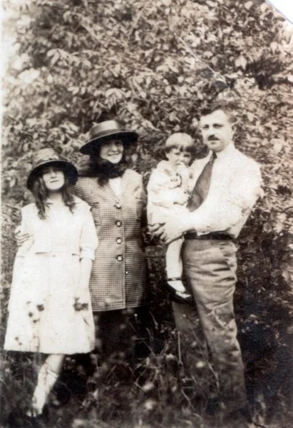 Left to right: daughter Ruth, wife Essie, son Dick, Max Fleischer. c. 1919. The Fleischer Family Collection
