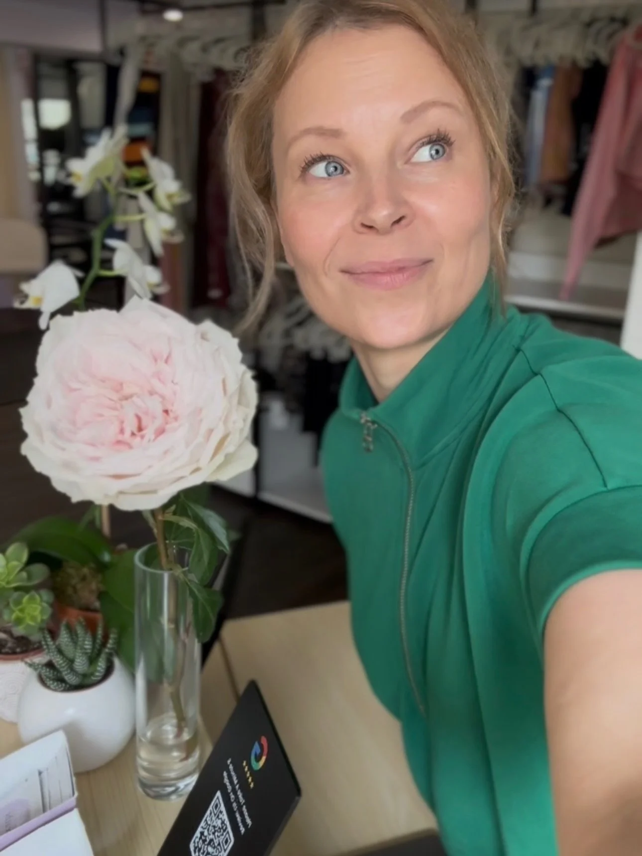 Rose Import LAB has a pic up location in Greenwich, CT. Sign up for our newsletter for a free rose class and updates on our next Colombia trip!