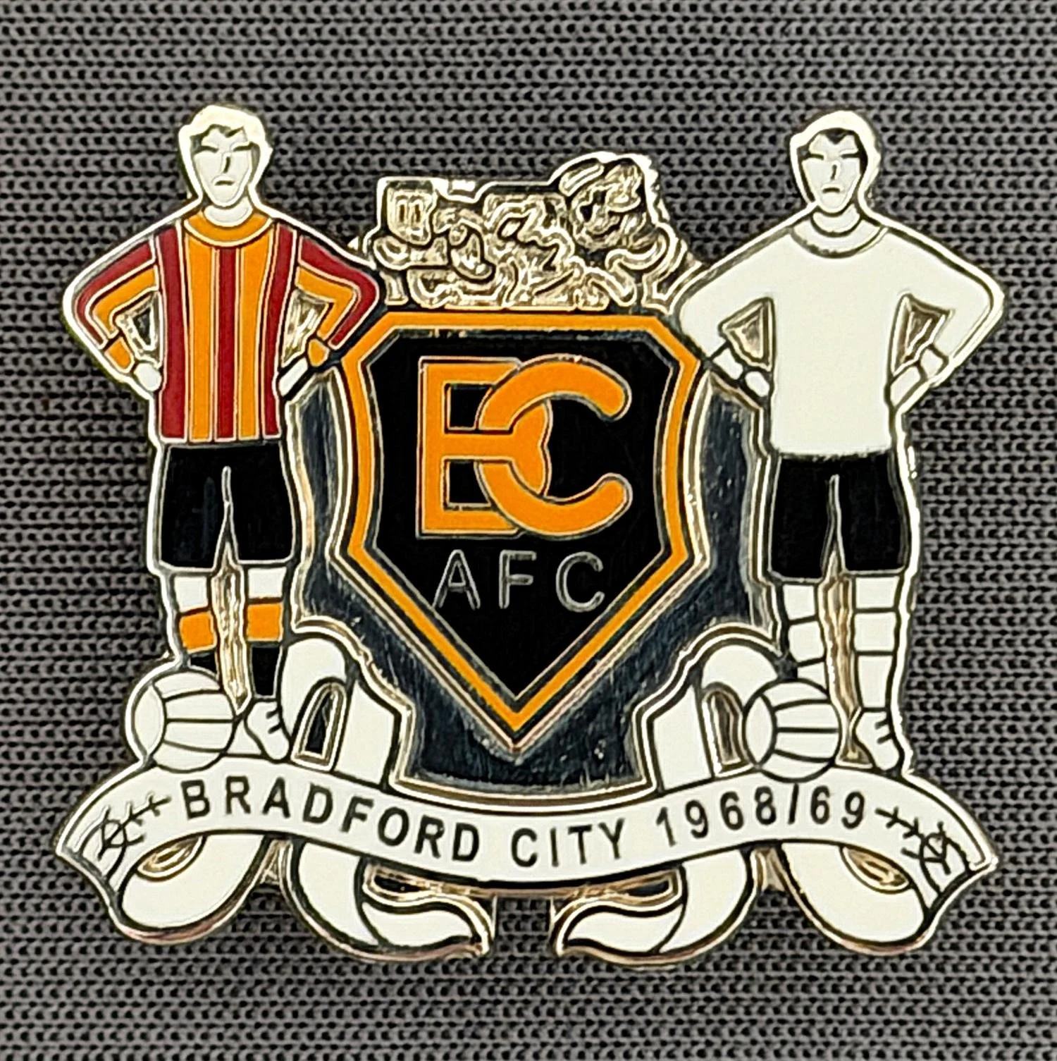 Reference Number: BCEVE052
Size: H 23 mm x W 25.3 mm
Pin Type: Brooch Pin
Plating: Silver
Value: £8
Manufacturer: Paraders
Comments: Bradford City 1968-69