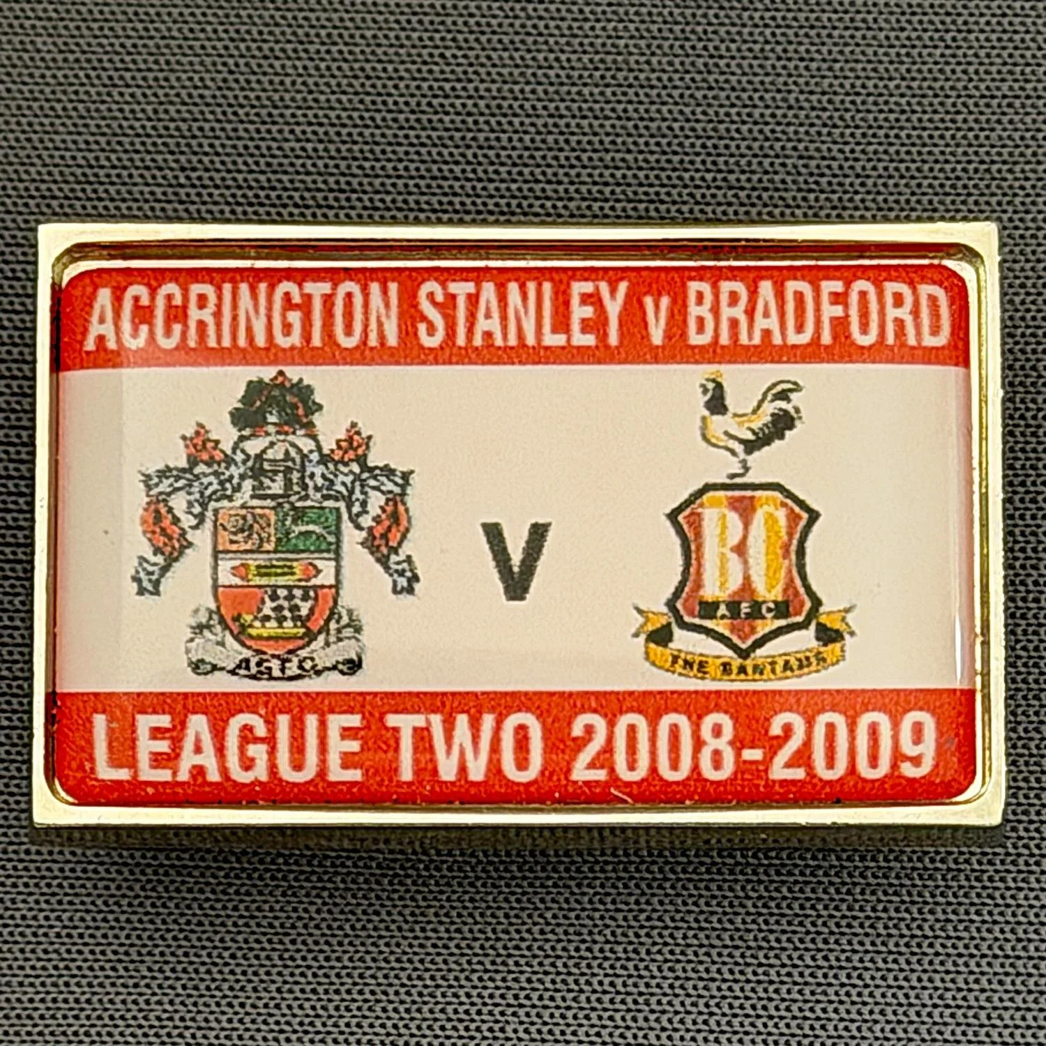 Reference Number: BCOFIX107
Size: H 21.4 mm x W 33.4 mm
Pin Type: Brooch Pin
Plating: Silver
Value: £5
Manufacturer: Unknown
Comments: Accrington Stanley v Bradford City, League Two 2008/09, Plastic Dome 