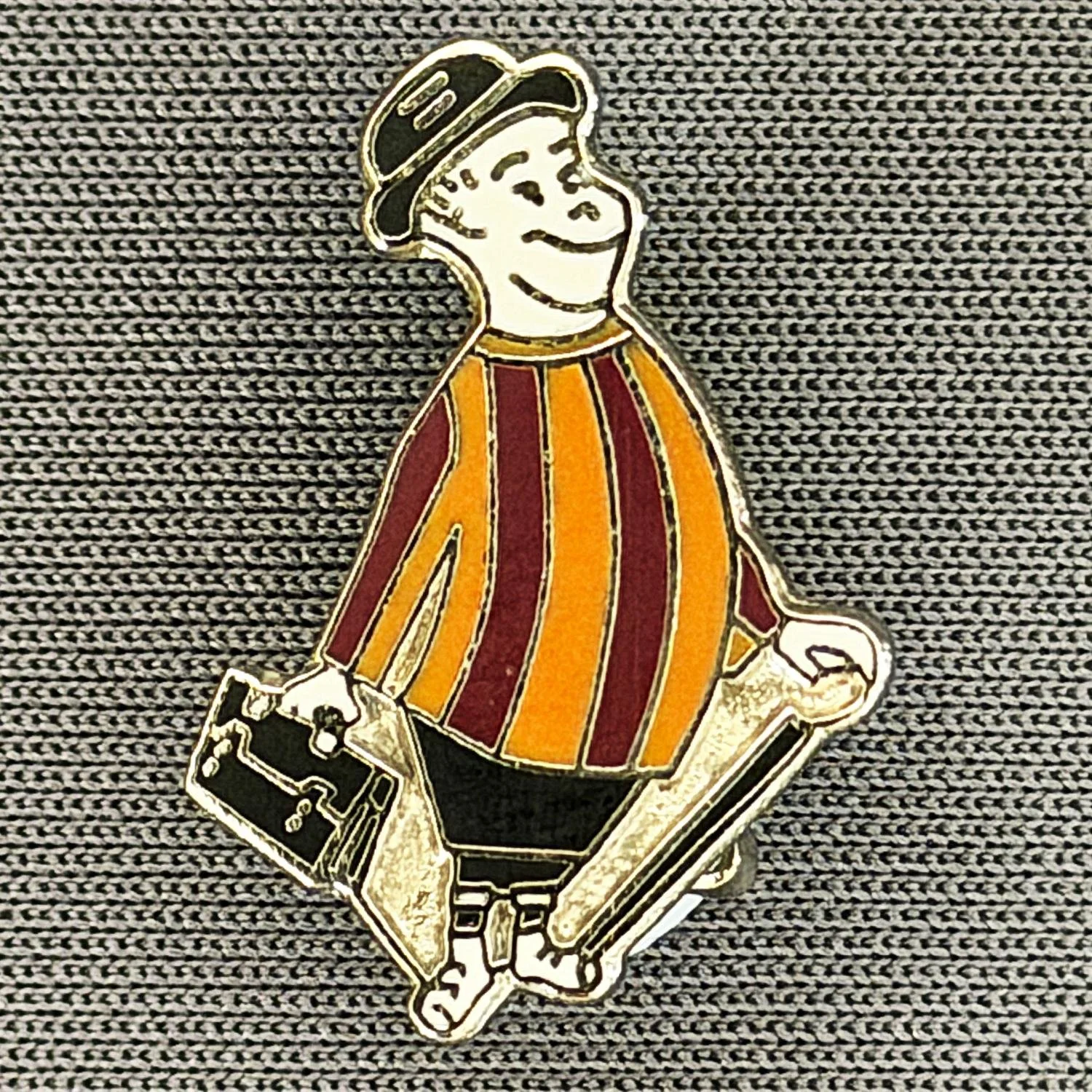 Reference Number: BCGEN120
Size: H 20.5 mm x W 15.5 mm
Pin Type: Brooch Pin
Plating: Silver
Value: £6
Manufacturer: Unknown
Comments: Small City Gent 