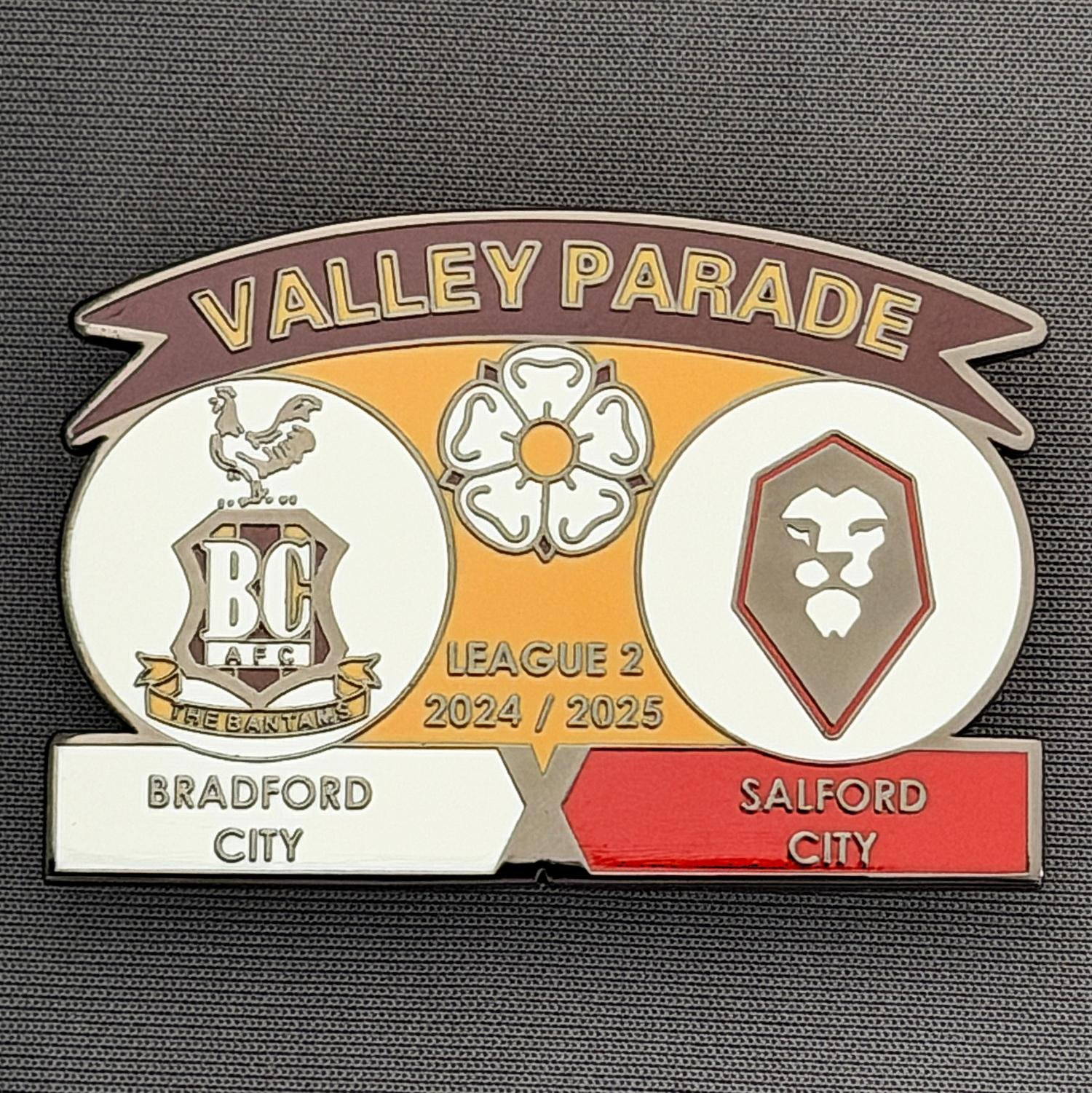 Reference Number: BCFIX416
Size: H 34.3 mm x W 50 mm
Pin Type: Brooch Pin
Plating: Black Nickel
Value: £5
Manufacturer: Unknown
Comments: Bradford City v Salford City 2024/25.