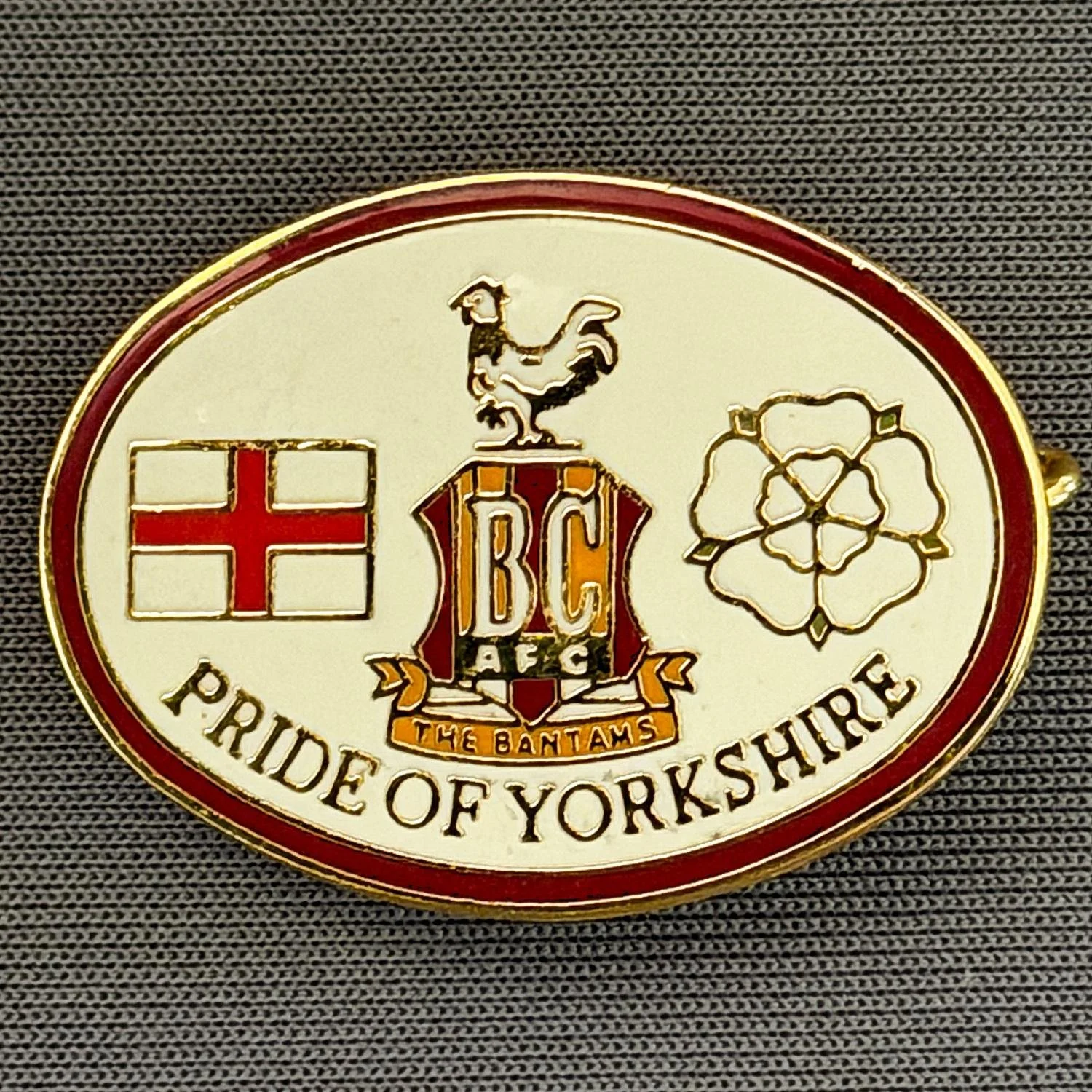 Reference Number: BCMUL006
Size: H 22 mm x W 29.8 mm
Pin Type: Brooch Pin
Plating: Gold
Value: £6
Manufacturer: Unknown
Comments: White & Claret, Pride of Yorkshire, St George's Flag, Yorkshire Rose