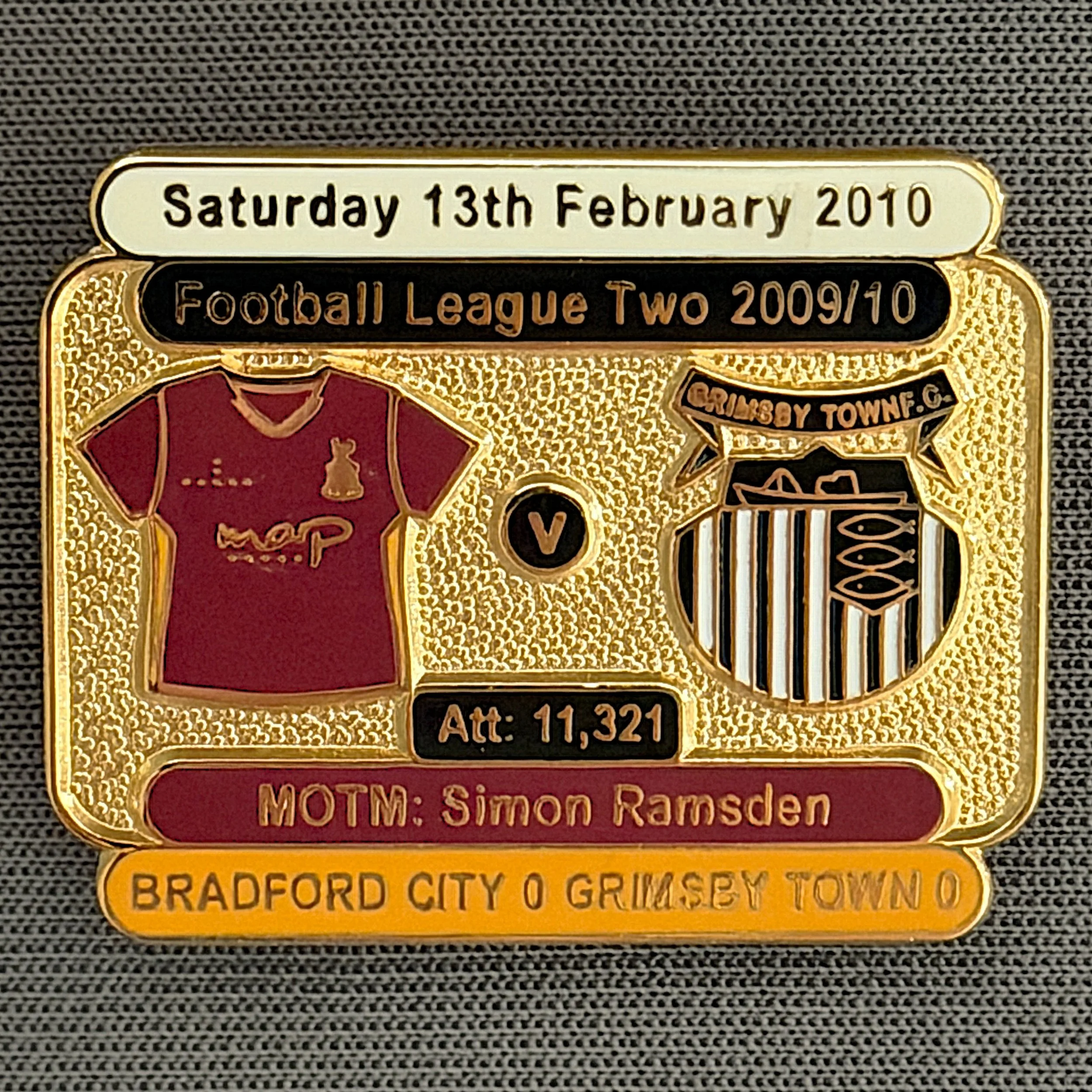Reference Number: BCFIX038
Size: H 23.1 mm x W 29 mm
Pin Type: Brooch Pin
Plating: Gold
Value: £8
Manufacturer: Bradford City Badges
Comments: Bradford City v Grimsby Town 2009/10 Limited Edition 100 Badges