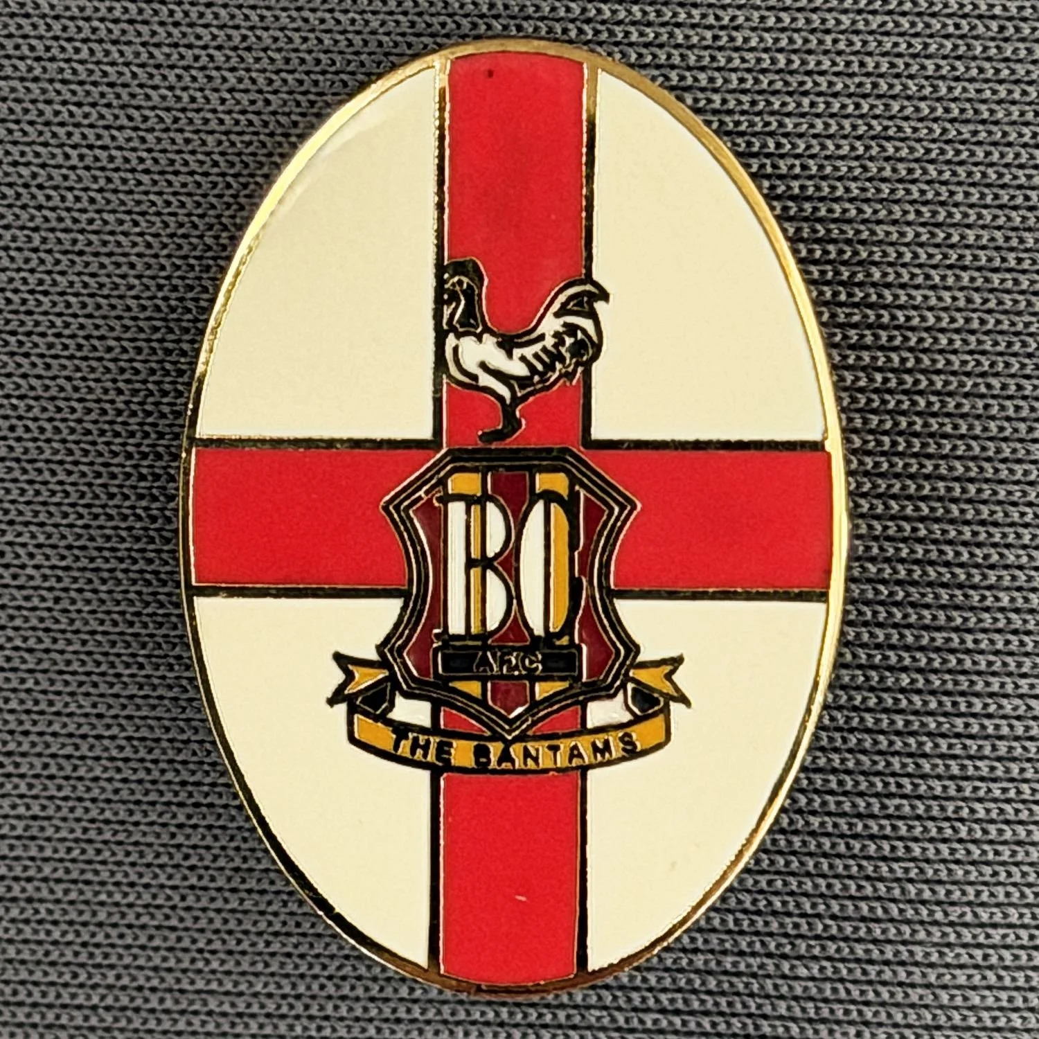 Reference Number: BCFLA046
Size: H 26 mm x W 18.2 mm
Pin Type: Brooch Pin
Plating: Gold
Value: £6
Manufacturer: Unknown
Comments: Red St. George's Flag, City Crest
