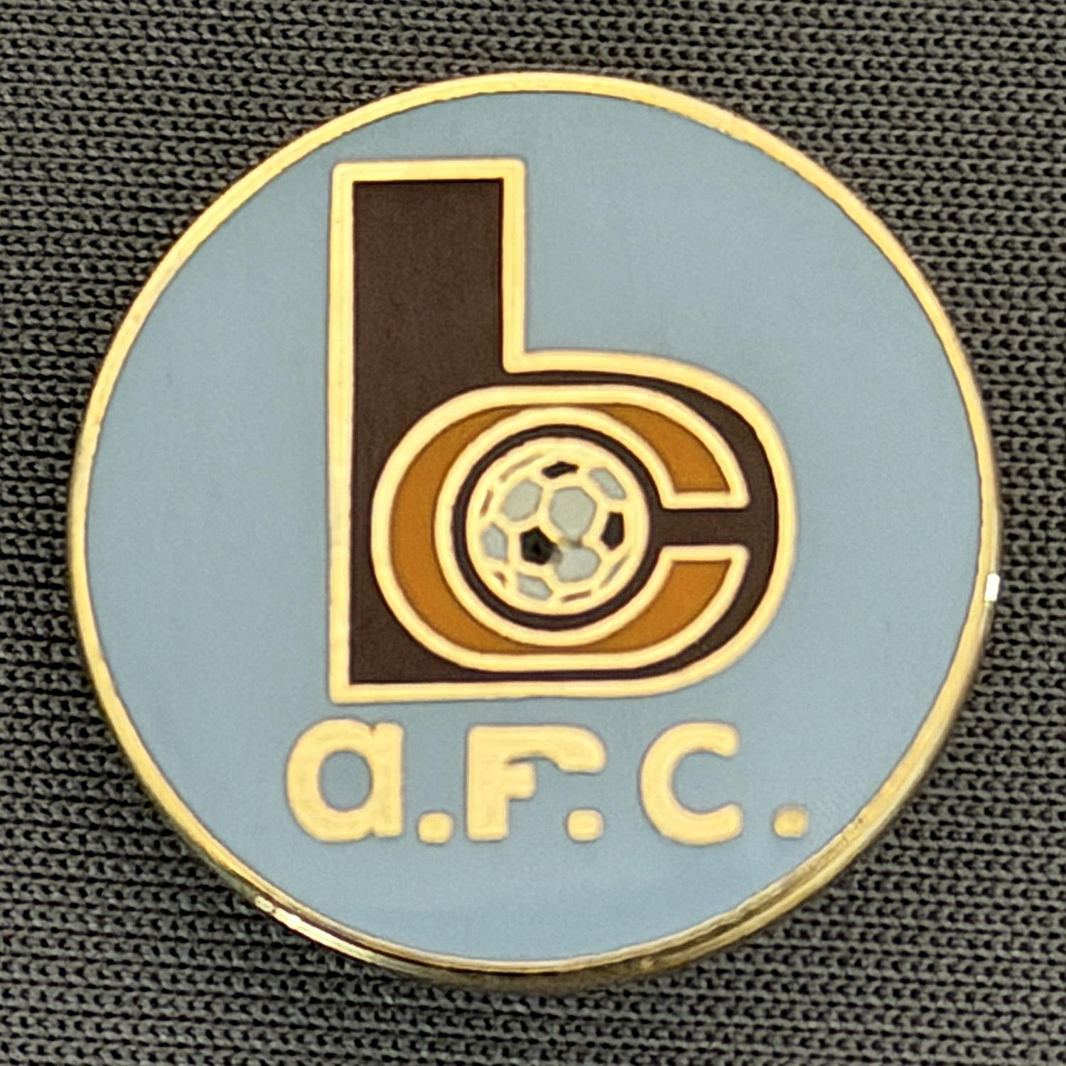 Reference Number: BCC&L138
Size: D 21.1 mm
Pin Type: Brooch Pin
Plating: Gold
Value: £6
Manufacturer: Unknown
Comments: Blue & Claret BC Logo Small Version