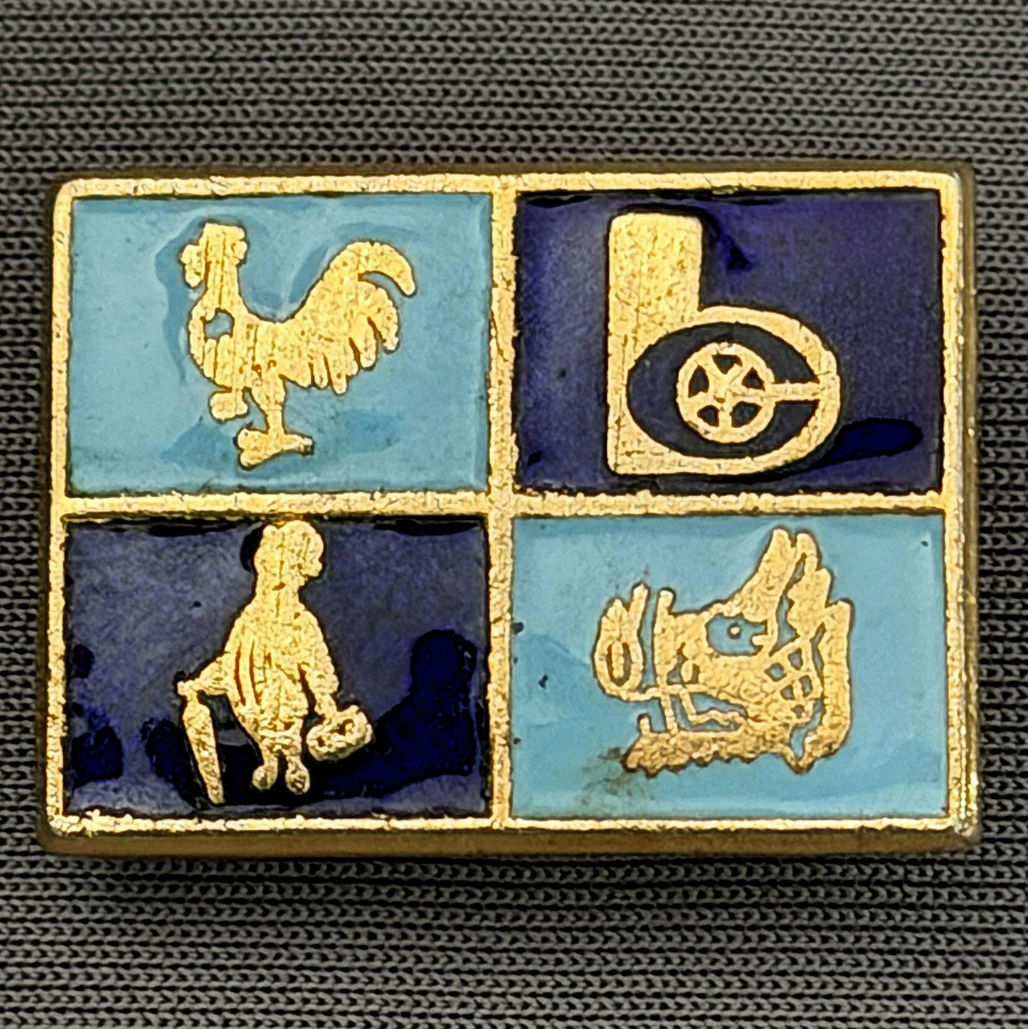 Reference Number: BCMUL004
Size: H 17.8 mm x W 24.1 mm
Pin Type: Brooch Pin
Plating: Gold
Value: £8
Manufacturer: Unknown
Comments: Light Blue & Dark Blue Bantam, bc Logo, City Gent, Boar's Head