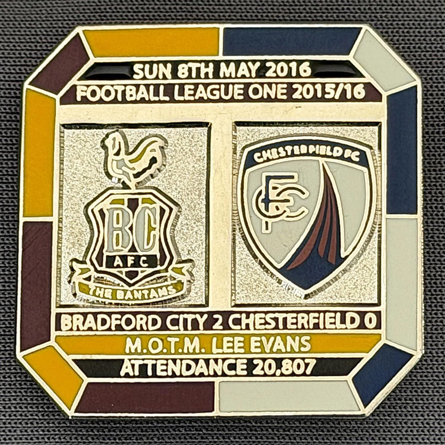 Reference Number: BCFIX368
Size: H 29.8 mm x W 29.8 mm
Pin Type: Brooch Pin
Plating: Gold
Value: £10
Manufacturer: Bradford City Badges
Comments: Bradford City v Chesterfield 2015/16, Limited Edition of 10 Badges (Silver Version)