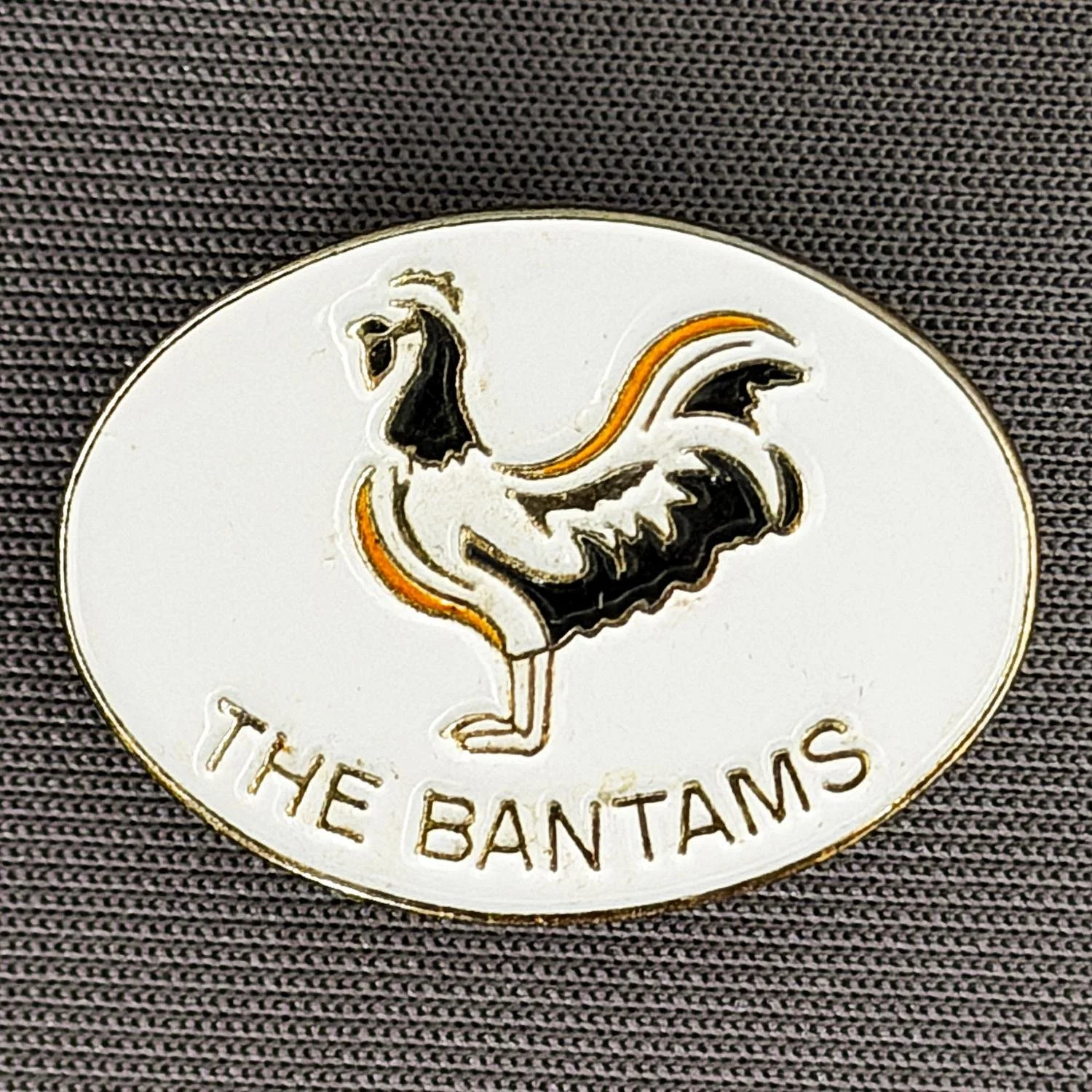 Reference Number: BCBAN009
Size: H 18.1 mm x W 24.9 mm
Pin Type: Brooch Pin
Plating: Brass
Value: £8
Manufacturer: Unknown
Comments: Oval Bantams Large Version