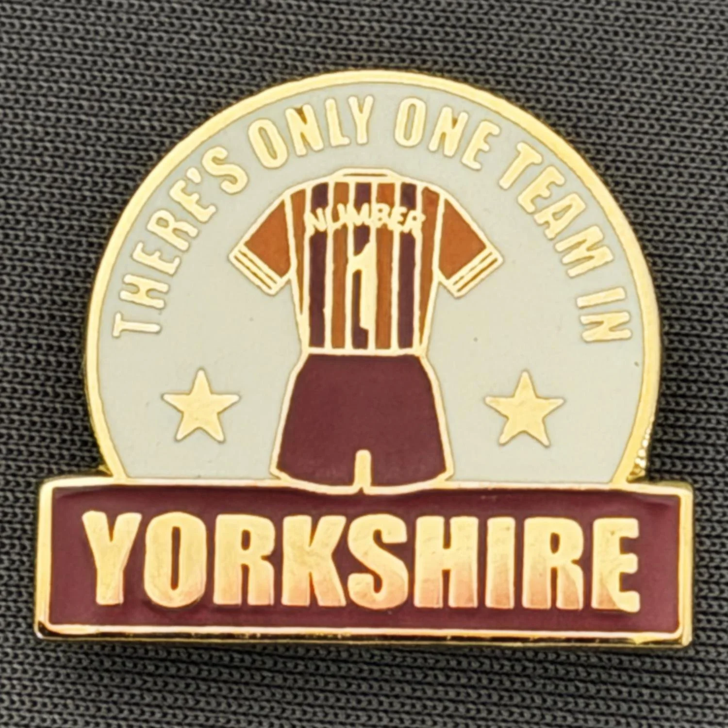 Reference Number: BCYR021
Size: H 22.2 mm x W 25.1 mm
Pin Type: Brooch Pin
Plating: Gold
Value: £8
Manufacturer: Unknown
Comments: There's Only One Team In Yorkshire