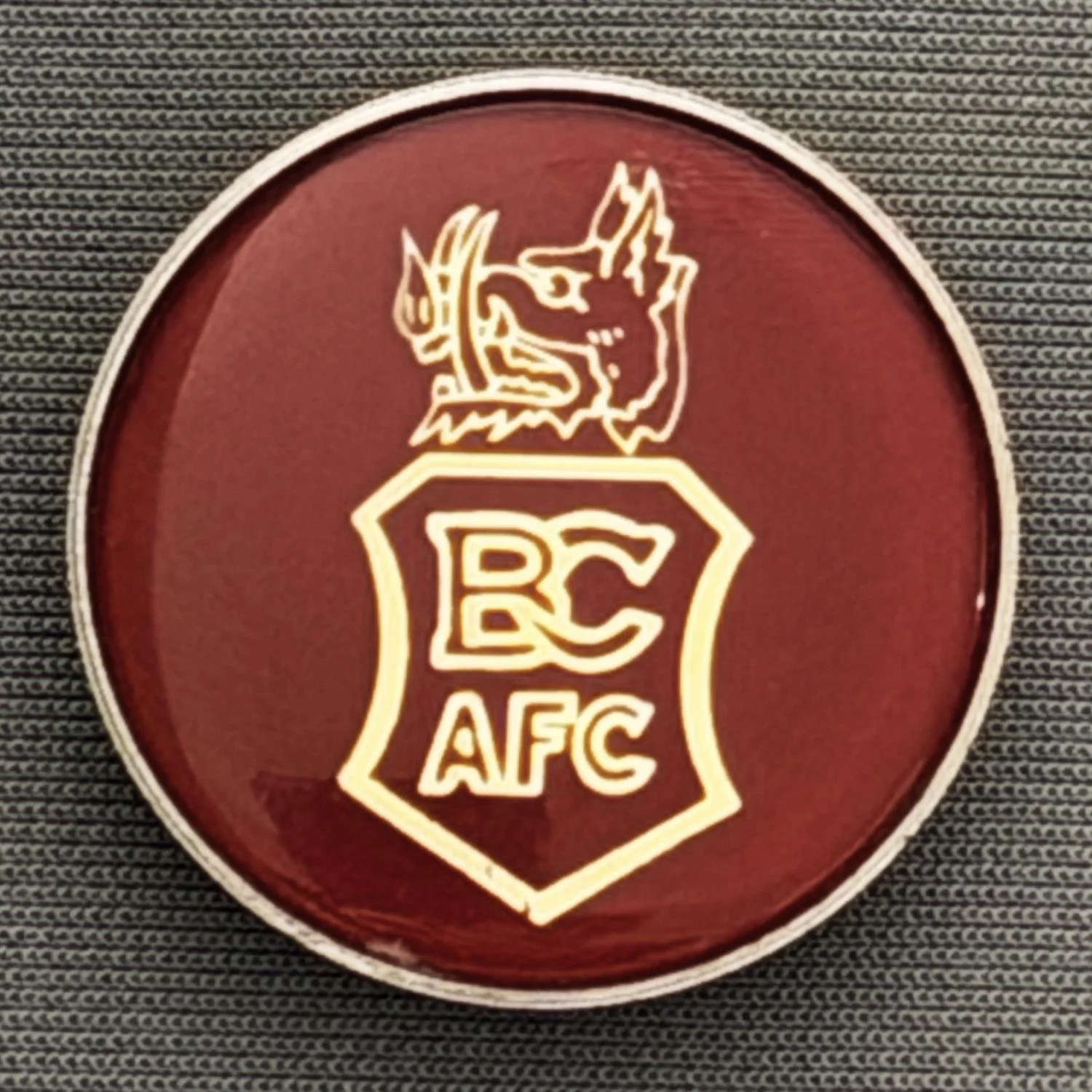 Reference Number: BCBOH031
Size: D 26.6 mm
Pin Type: Brooch Pin
Plating: Gold
Value: £6
Manufacturer: Not Known
Comments: Plastic Dome Circular Boar's Head