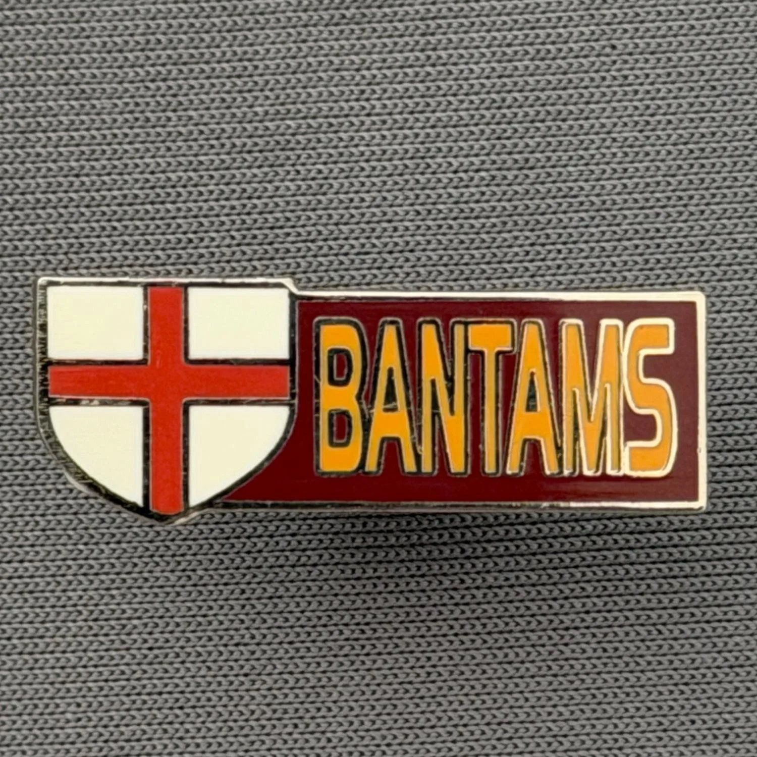 Reference Number: BCFLA004
Size: H 9.3 mm x W 21 mm
Pin Type: Brooch Pin
Plating: Silver
Value: £6
Manufacturer: Not Known
Comments: St George Shield & Bantams