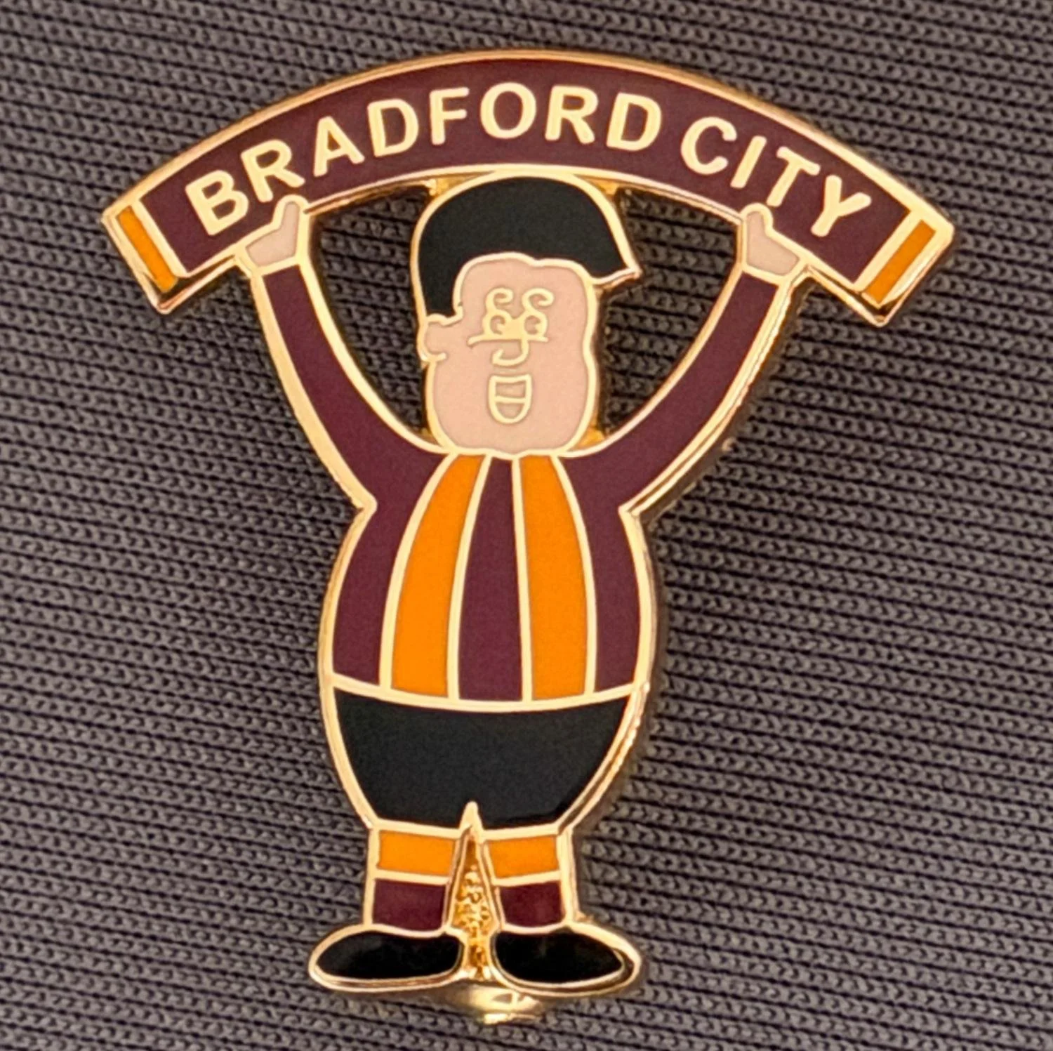 Reference Number: BCCTN040
Size: H 25.8 mm x W 23.5mm
Pin Type: Brooch Pin
Plating: Gold
Value: £8
Manufacturer: Andy Stokes
Comments: Bradford City Kit Character
