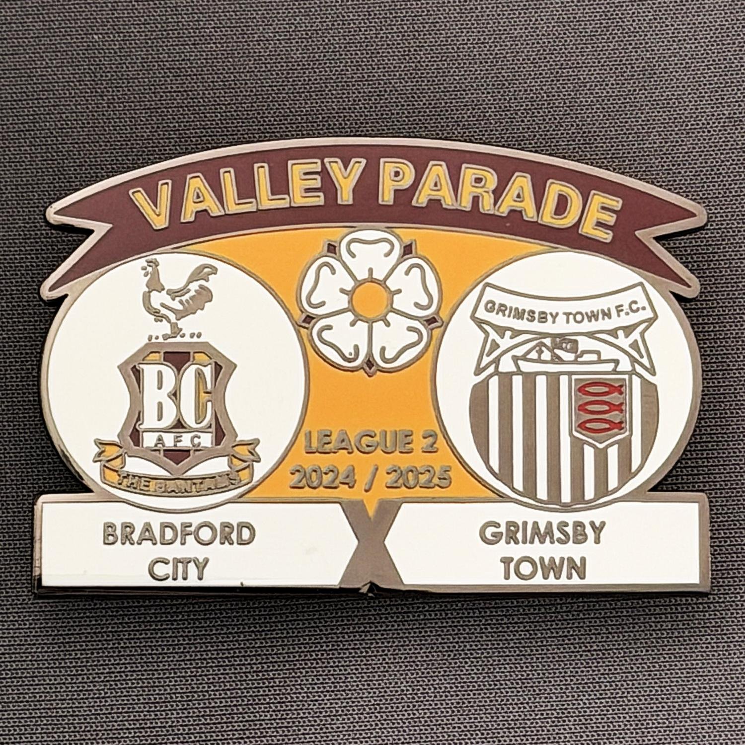 Reference Number: BCFIX427
Size: H 34.3 mm x W 50 mm
Pin Type: Brooch Pin
Plating: Black Nickel
Value: £5
Manufacturer: Unknown
Comments: Bradford City v Grimsby Town 2024/25.