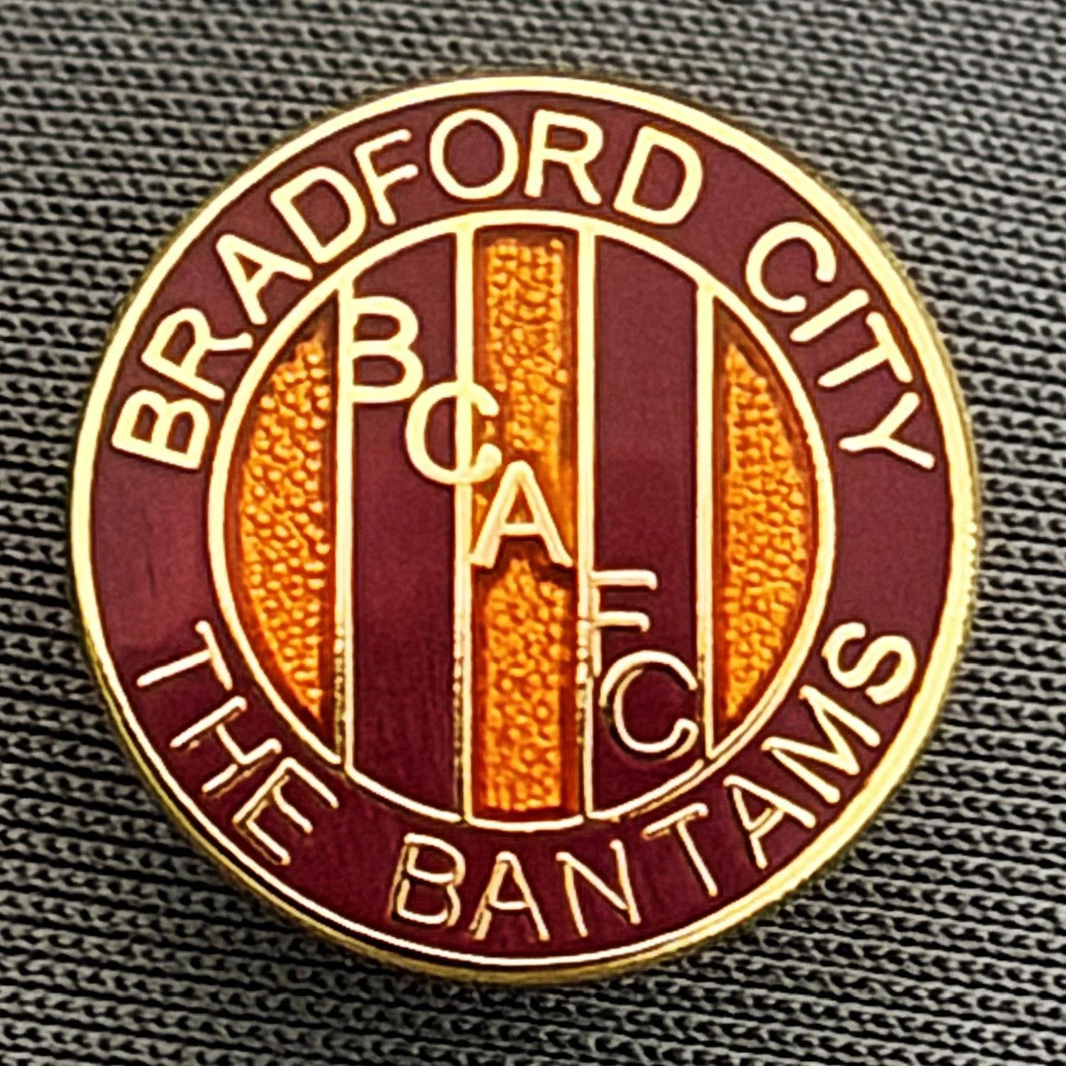 Reference Number: BCBCFC017
Size: D 15 mm
Pin Type: Metal Clutch
Plating: Gold
Value: £6
Manufacturer: Andy Stokes
Comments: Bradford City, BCAFC, The Bantams, Claret, Claret & Amber Version