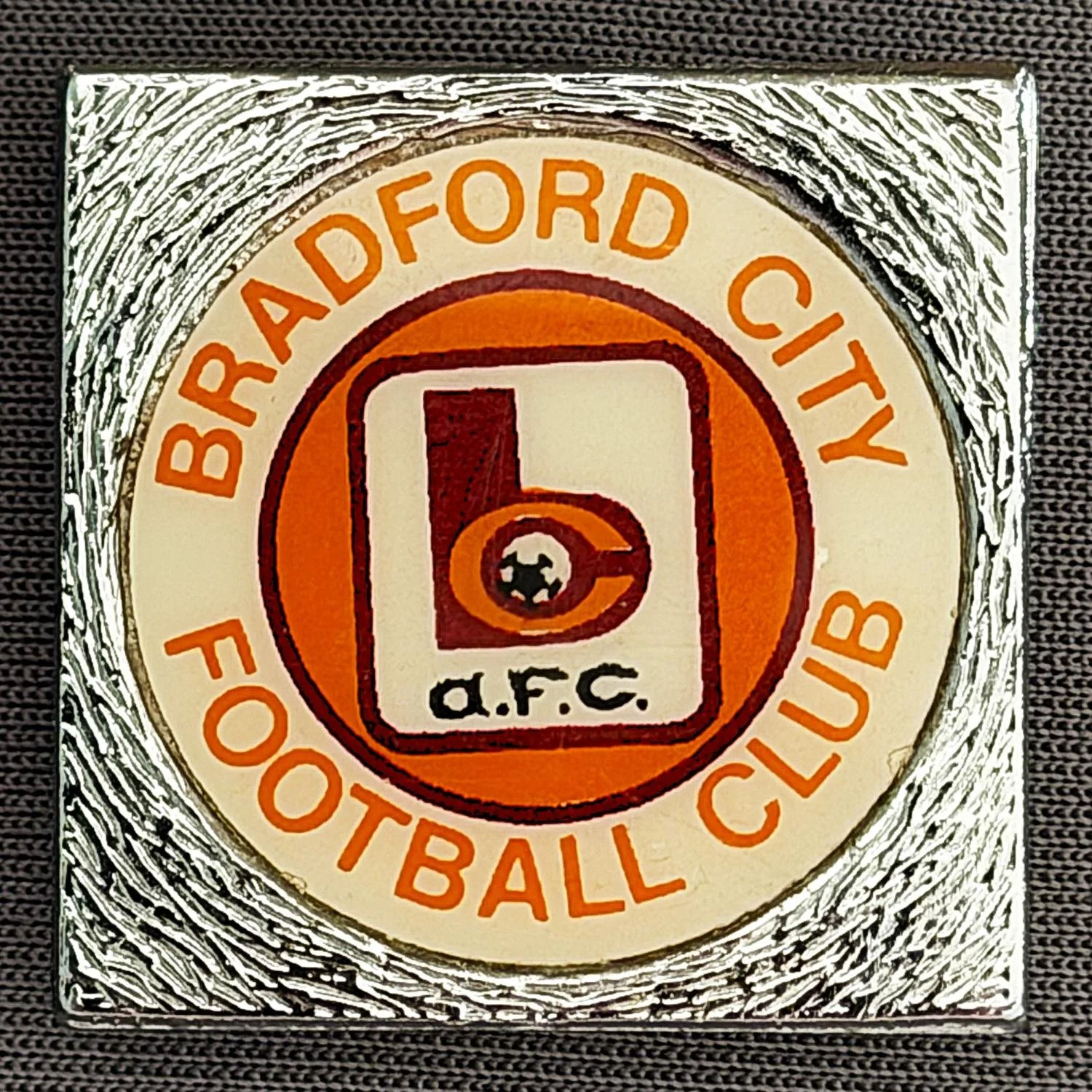 Reference Number: BCC&L002
Size: H 26 mm x W 26.3 mm
Pin Type: Brooch Pin
Plating: Silver
Value: £12
Manufacturer: Clubman
Comments: Mid 70s BC Plastic Insert