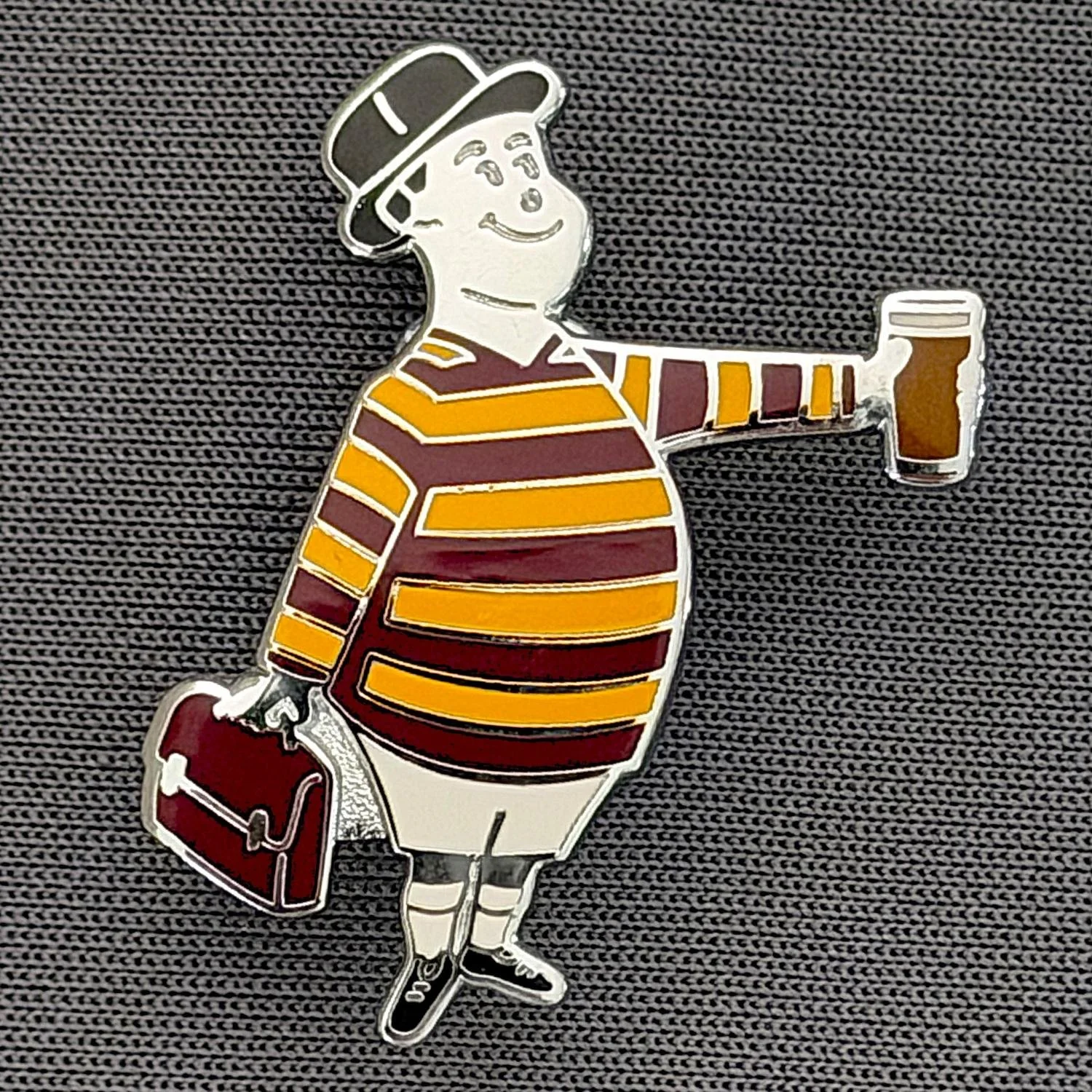 Reference Number: BCGEN067
Size: H 28.8 mm x W 20.9 mm
Pin Type: Brooch Pin
Plating: Silver
Value: £20
Manufacturer: Bradford City Badges
Comments: City Gent Beer, Claret Briefcase. One Off Badge.