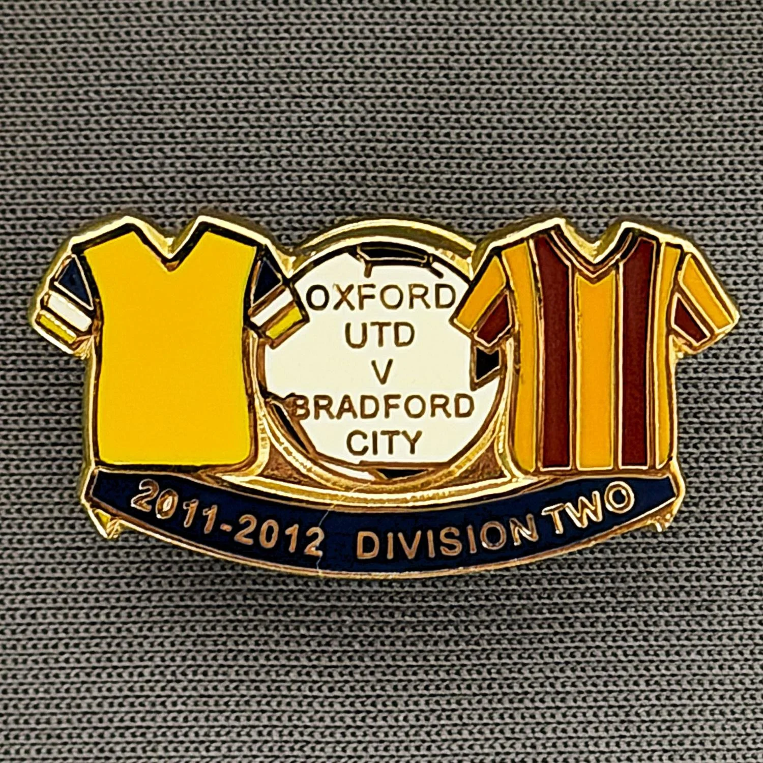 Reference Number: BCOFIX100
Size: H 13.6 mm x W 26 mm
Pin Type: Metal Clutch
Plating: Gold
Value: £5
Manufacturer: Unknown
Comments: Oxford United v Bradford City League Two 2011/12