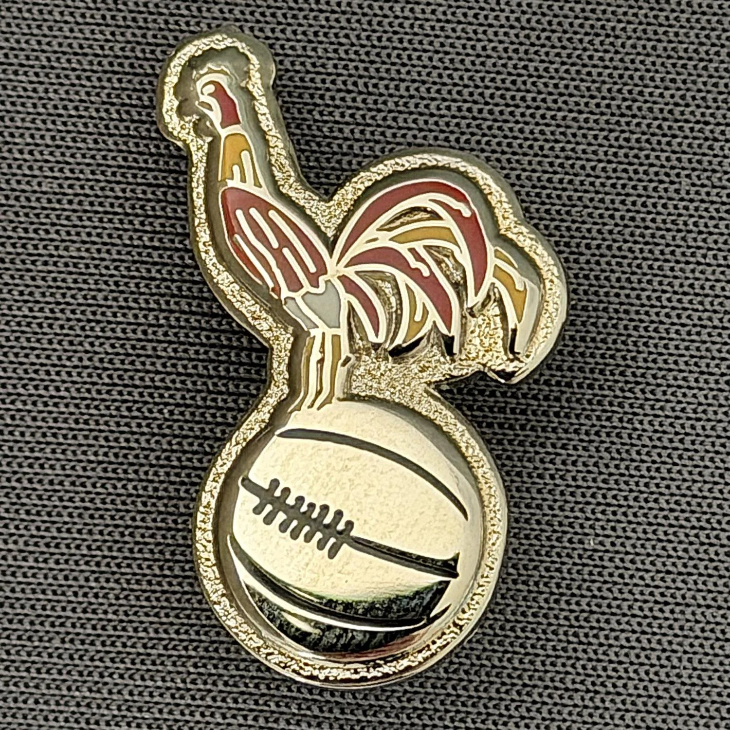 Reference Number: BCBAN031
Size: H 25.5 mm x W 17 mm
Pin Type: Brooch Pin
Plating: Silver
Value: £8
Manufacturer: Paraders
Comments: Claret, Amber & White Bantam Ball Crest