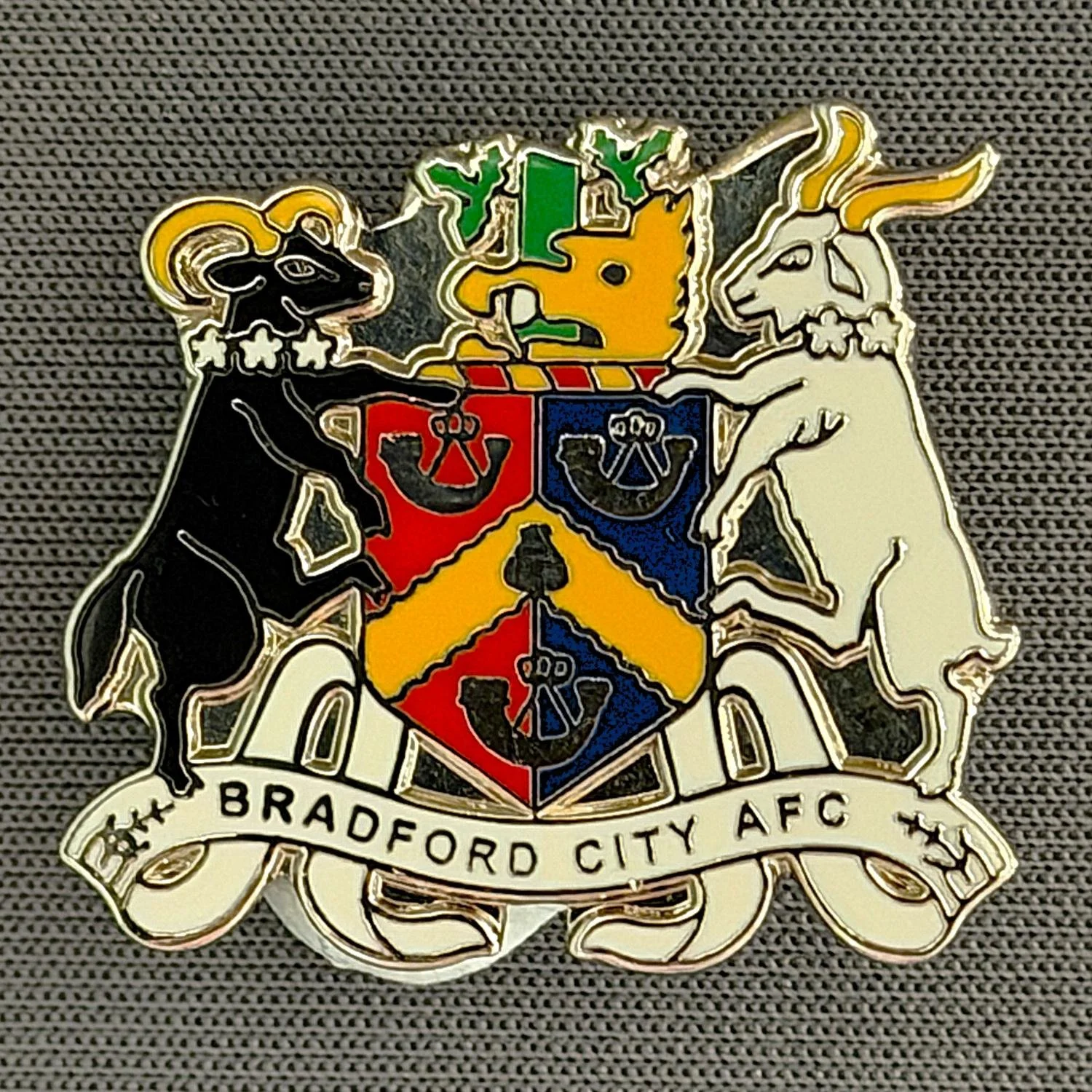 Reference Number: BCC&L053
Size: H 22.6 mm x 25.2 mm
Pin Type: Brooch Pin
Plating: Silver
Value: £8
Manufacturer: Paraders
Comments:  City of Bradford Coat of Arms as Adopted by the Club.