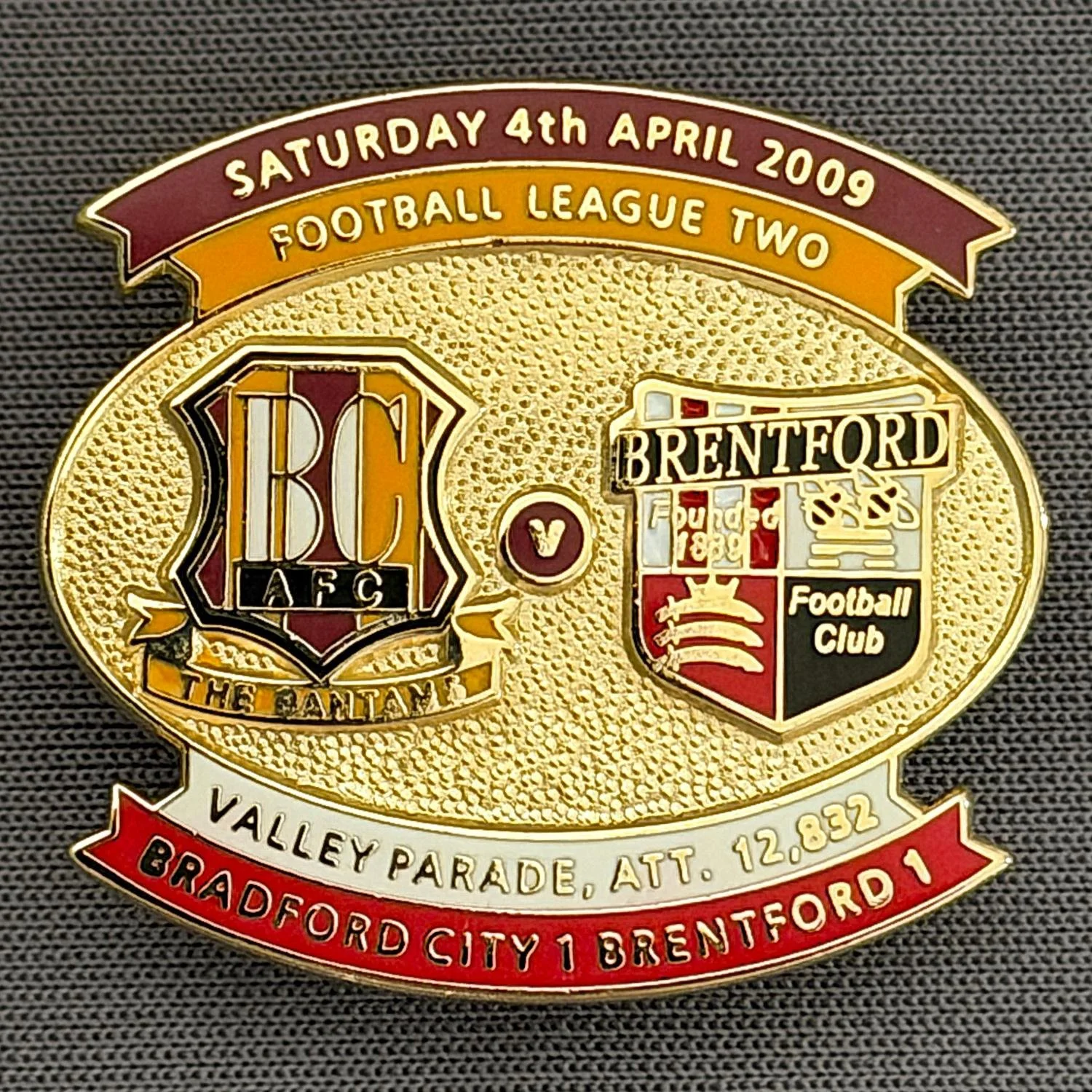 Reference Number: BCFIX021
Size: H 26.6 mm x W 29 mm
Pin Type: Brooch Pin
Plating: Gold
Value: £8
Manufacturer: Bradford City Badges
Comments: Bradford City v Brentford 2008/09 Limited Edition 100 Badges
