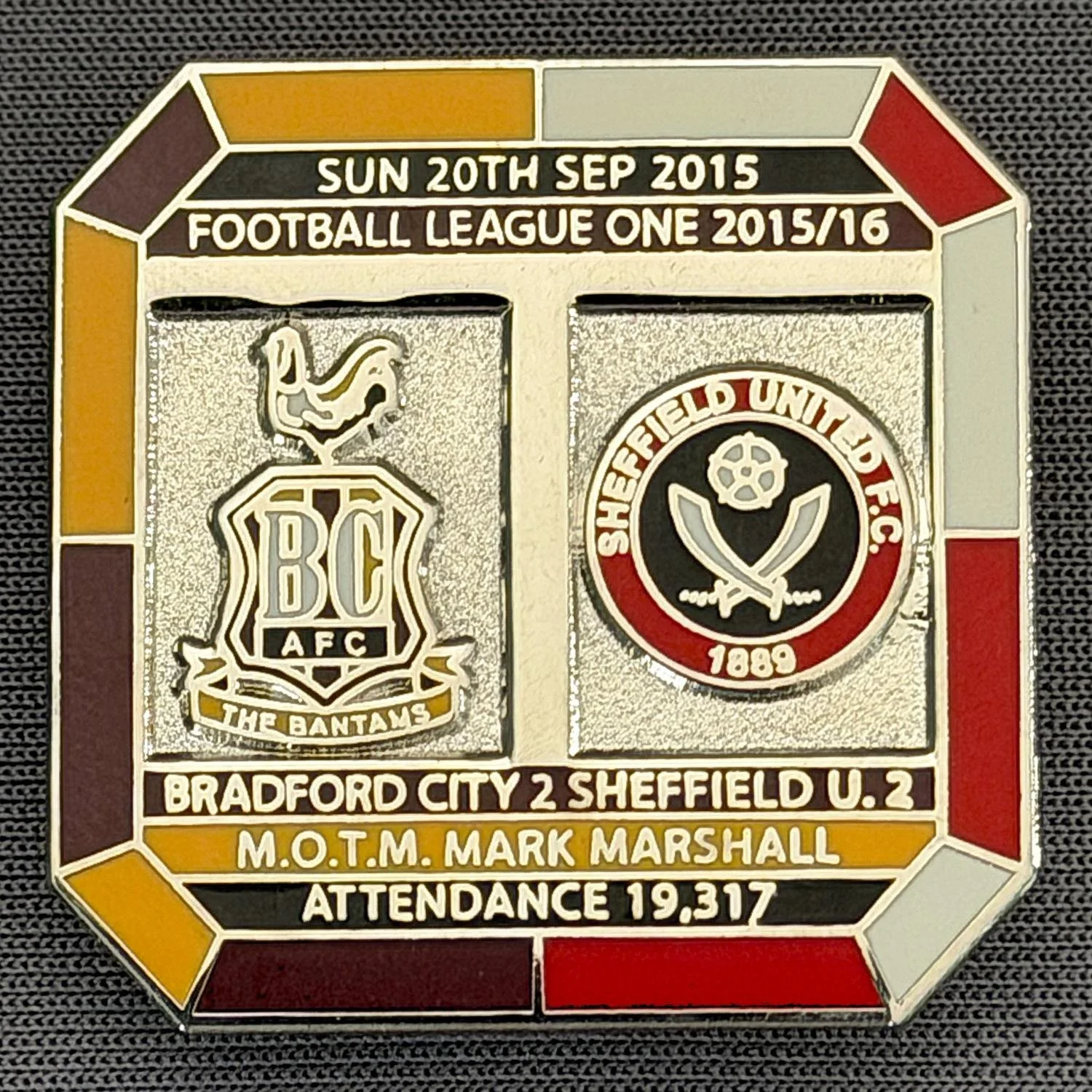Reference Number: BCFIX349
Size: H 29.8 mm x W 29.8 mm
Pin Type: Brooch Pin
Plating: Gold
Value: £10
Manufacturer: Bradford City Badges
Comments: Bradford City v Sheffield United 2015/16, Limited Edition of 10 Badges (Silver Version)
