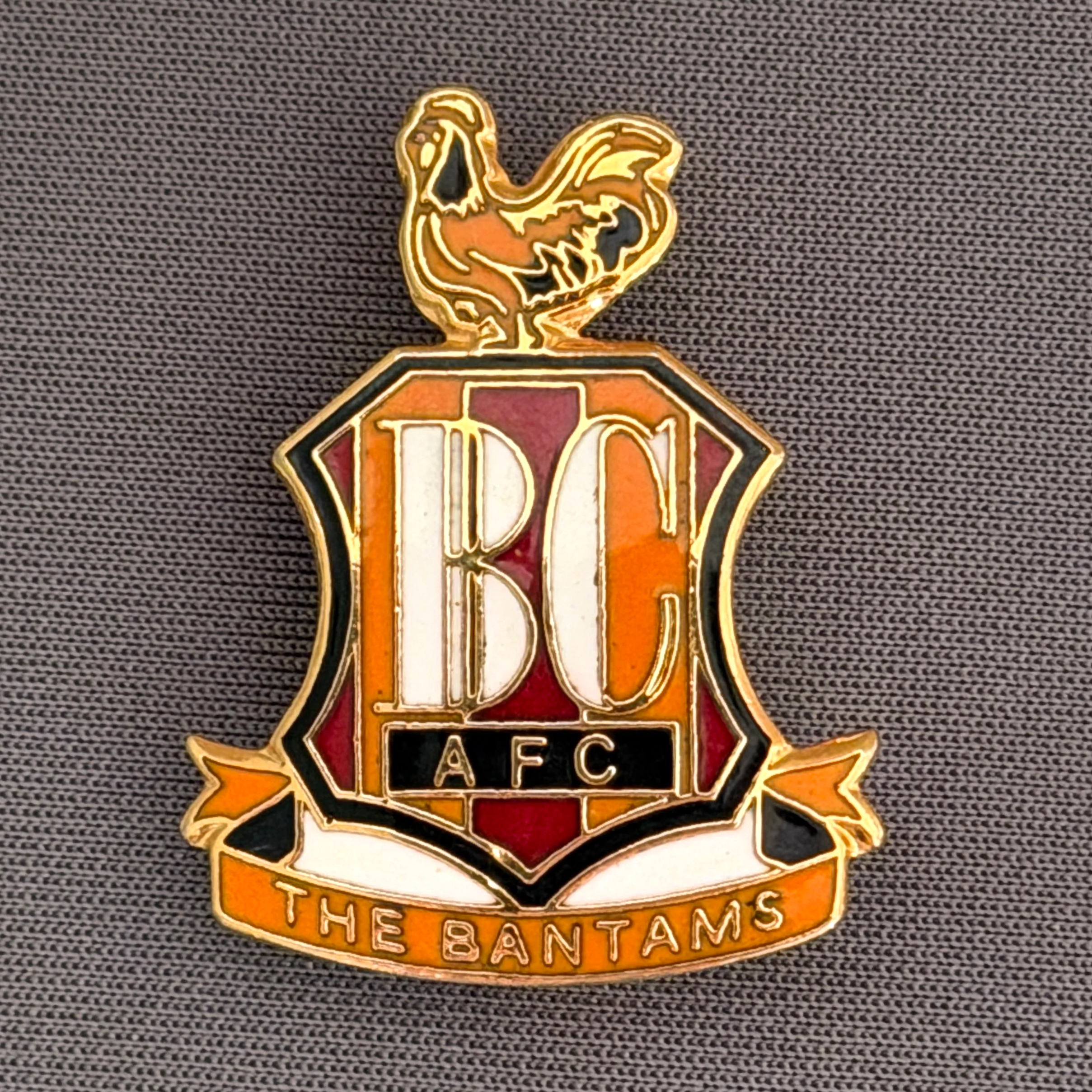 Reference Number: BCC&L074
Size: H 31.5 mm x 24.7  mm
Pin Type: Brooch Pin
Plating: Gold
Value: £8
Manufacturer: Unknown
Comments: Classic BCAFC Logo