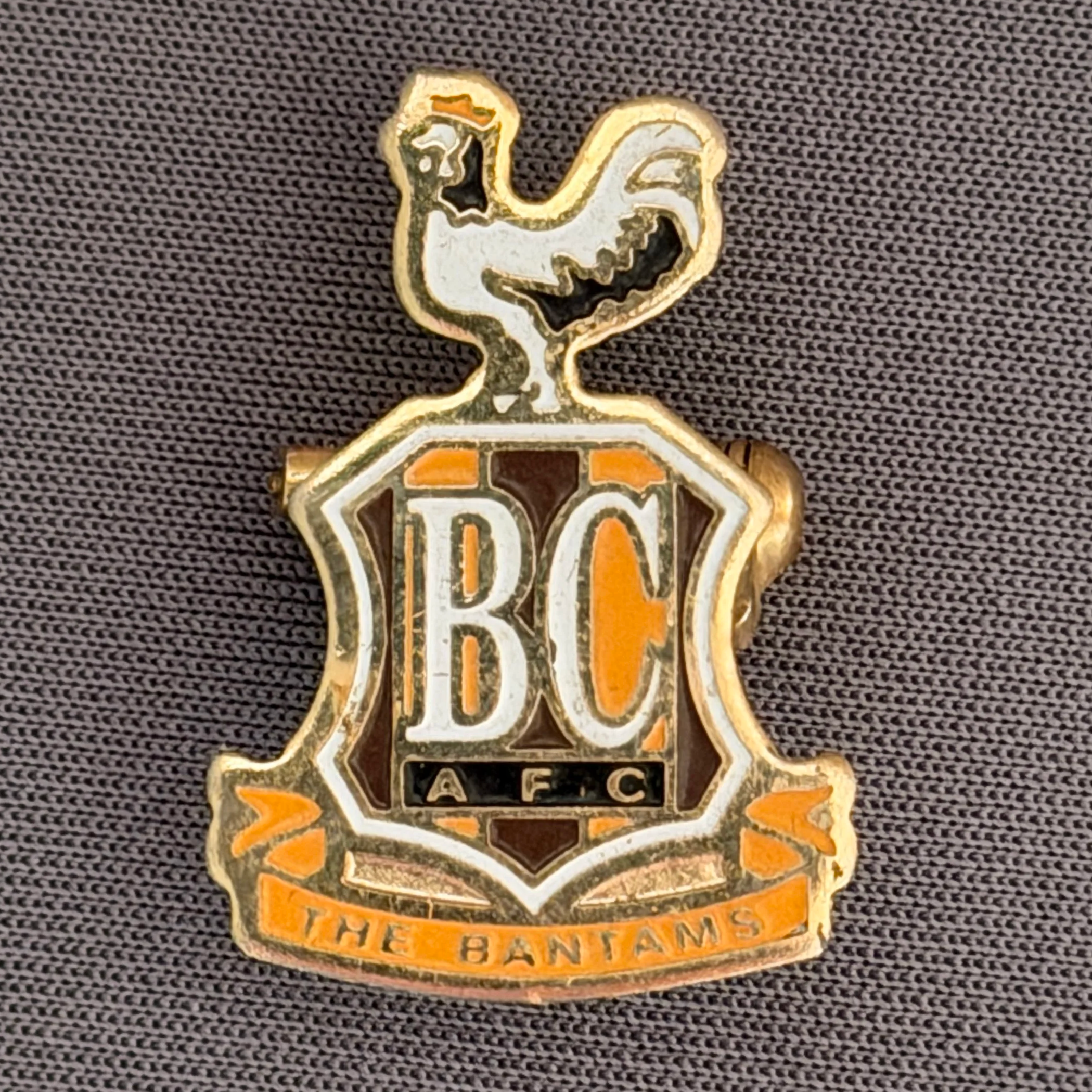 Reference Number: BCC&L075
Size: H 25.3 mm x 17.6  mm
Pin Type: Brooch Pin
Plating: Gold
Value: £8
Manufacturer: Unknown
Comments: Classic BCAFC Logo