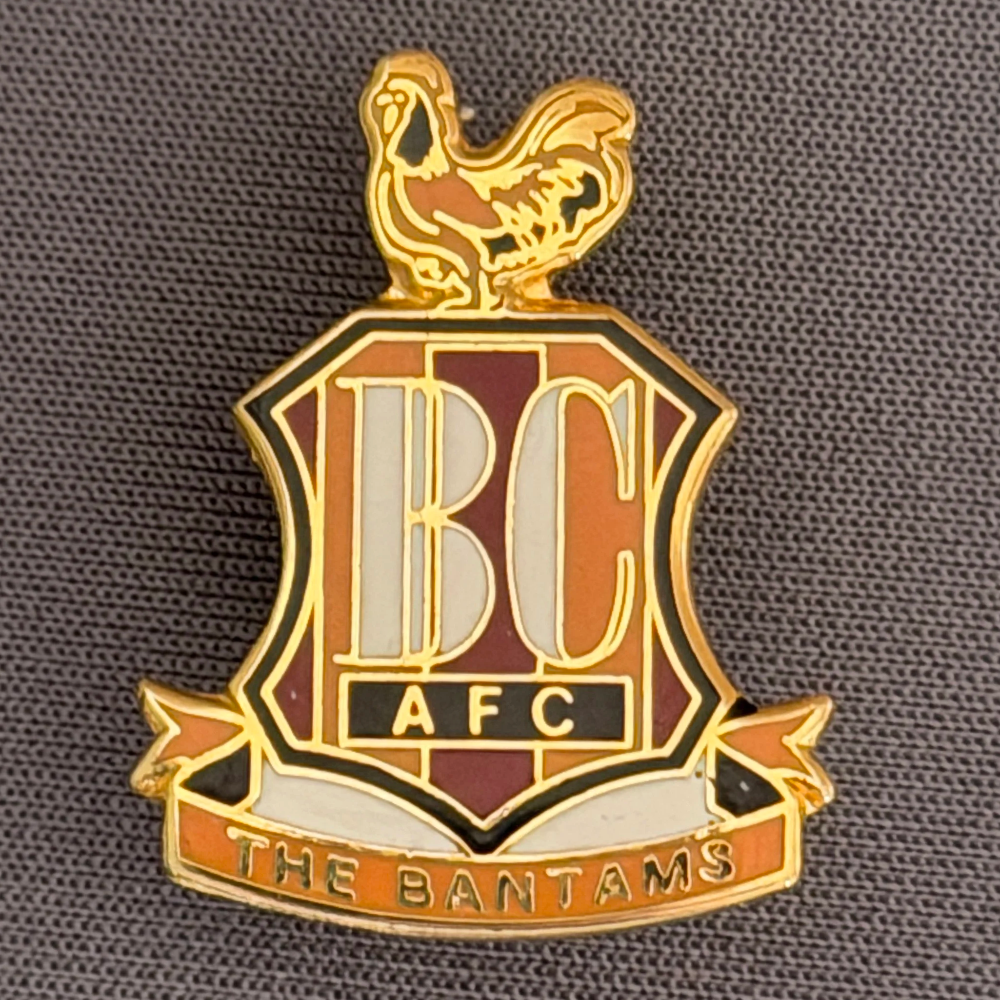 Reference Number: BCC&L079
Size: H 25.1 mm x 19.7  mm
Pin Type: Brooch Pin
Plating: Gold
Value: £8
Manufacturer: Unknown
Comments: Classic BCAFC Logo