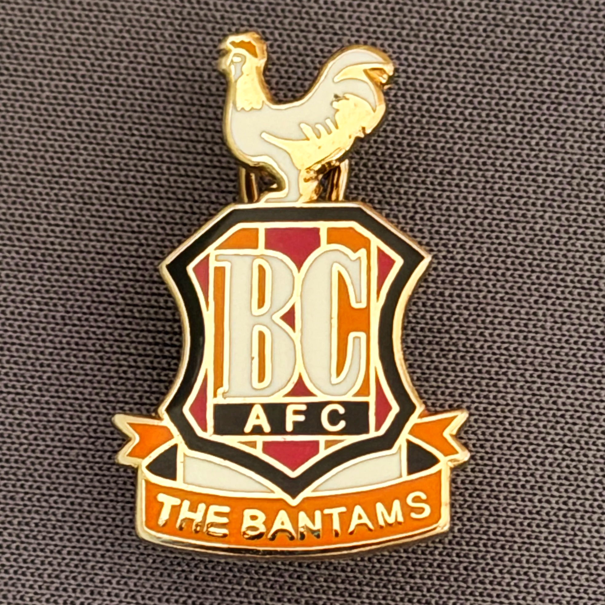Reference Number: BCC&L083
Size: H 25 mm x 16.8  mm
Pin Type: Brooch Pin
Plating: Gold
Value: £8
Manufacturer: Unknown
Comments: Classic BCAFC Logo