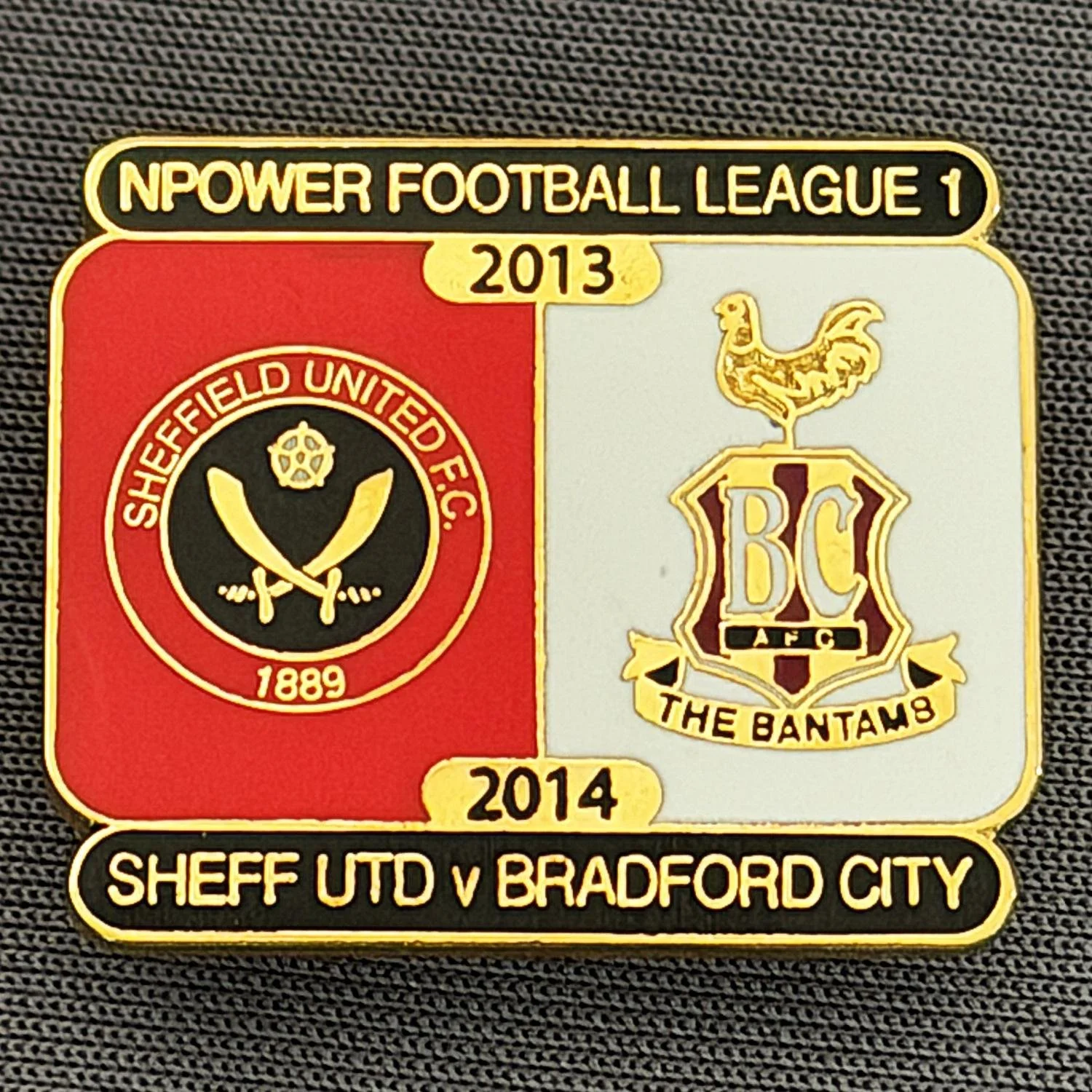 Reference Number: BCOFIX078
Size: H 21.7 mm x W 25.6 mm
Pin Type: Brooch Pin
Plating: Gold
Value: £5
Manufacturer: Unknown
Comments: Sheffield United v Bradford City, League One, Red & White Version