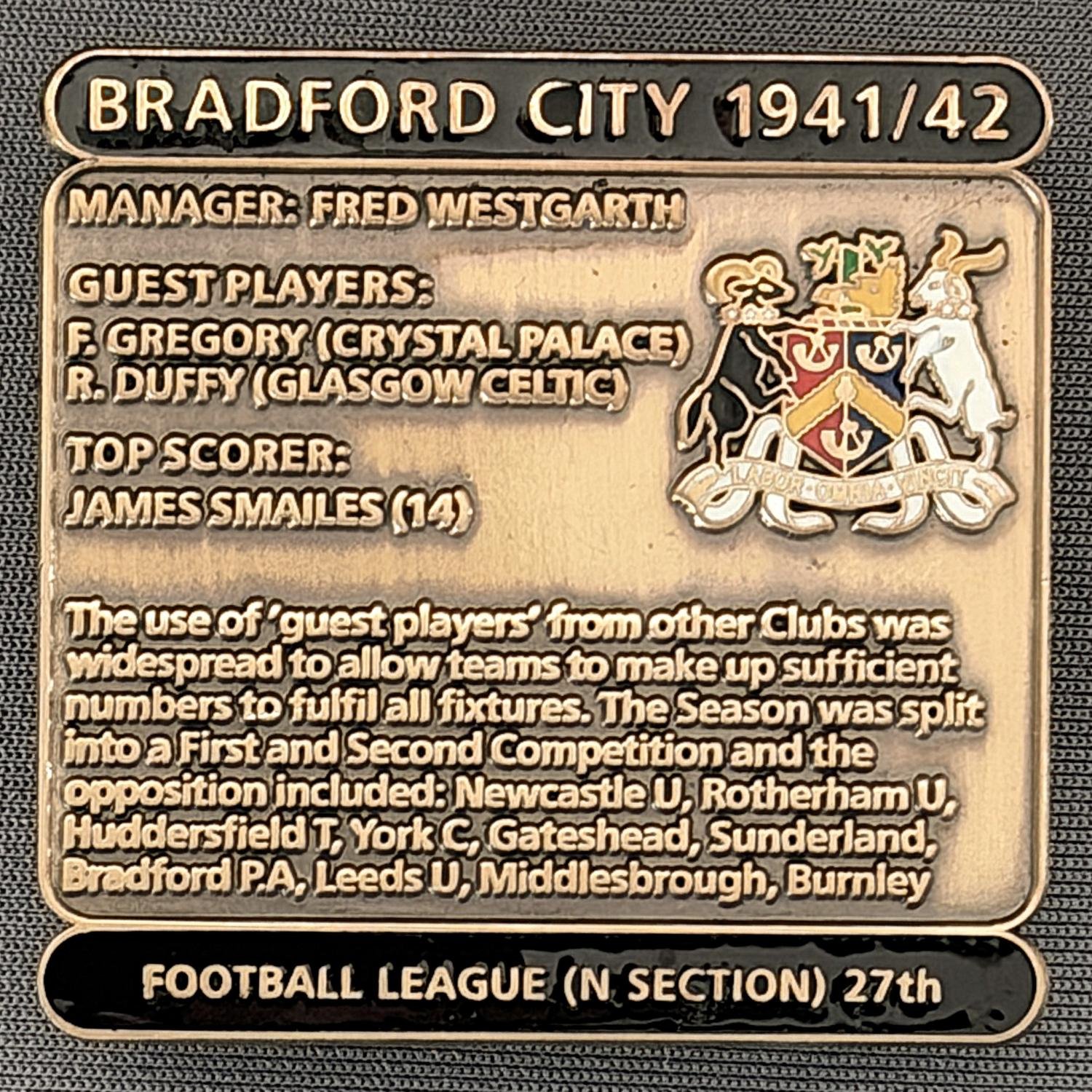 Reference Number: BCDEC078
Size: H 41.1 mm x W 42 mm
Pin Type: Double Metal Clutch
Plating: Antique Gold
Value: £8
Manufacturer: Historic Sports Badges Ltd
Comments: 1941/42 Season. World War 2.