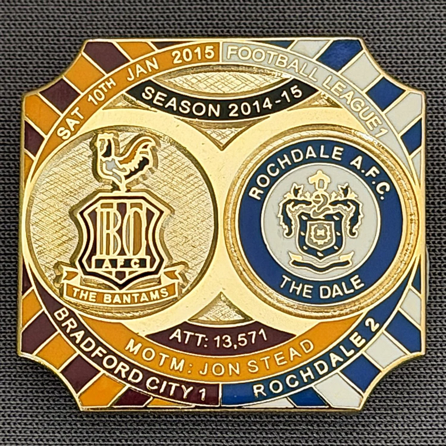 Reference Number: BCFIX266
Size: H 26.8 mm x W 28.8 mm
Pin Type: Brooch Pin
Plating: Gold
Value: £8
Manufacturer: Bradford City Badges
Comments: Bradford City v Rochdale 2014/15, Limited Edition of 50 Badges (Gold Version)