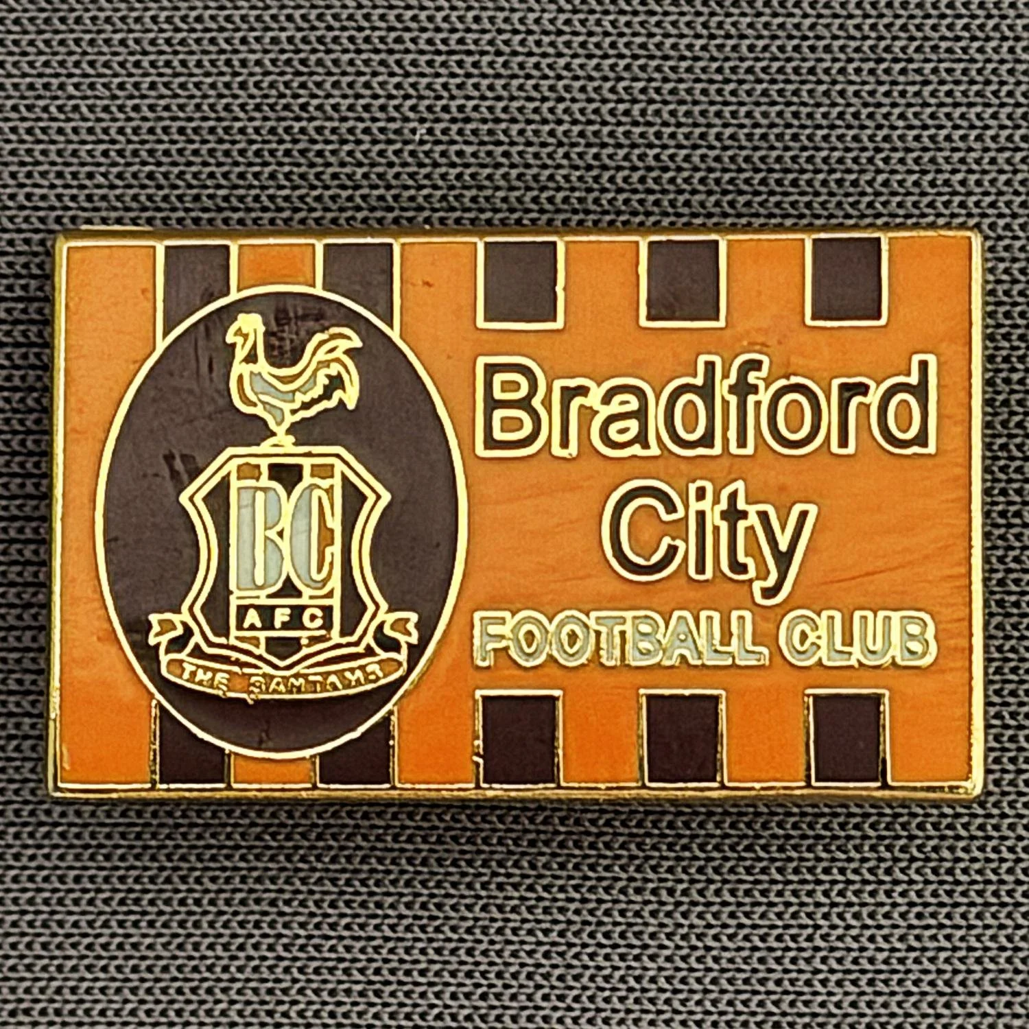 Reference Number: BCC&L029
Size: H 14.9 mm x W 24.4 mm
Pin Type: Brooch Pin
Plating: Gold
Value: £8
Manufacturer: Unknown
Comments: Amber & Claret BCFC Stripes