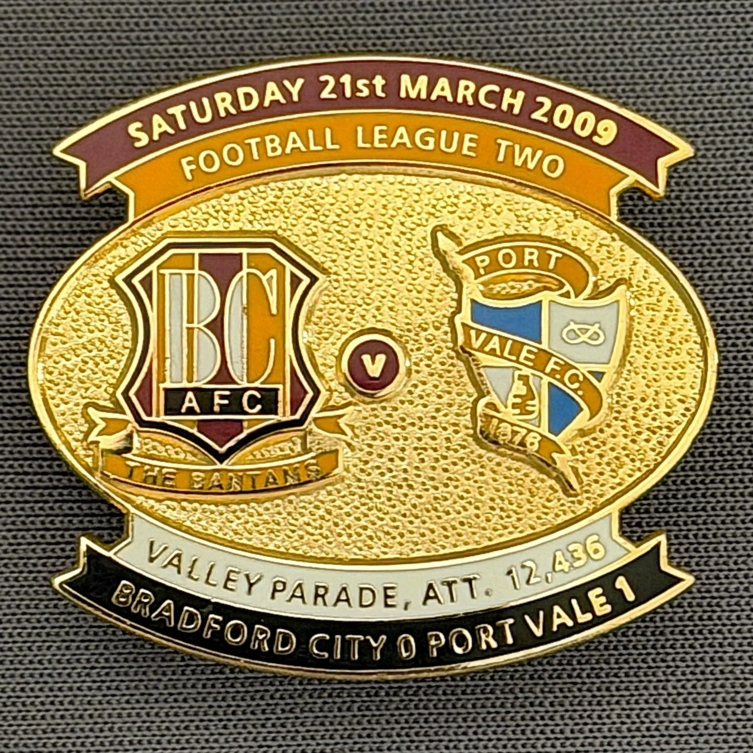 Reference Number: BCFIX020
Size: H 26.6 mm x W 29 mm
Pin Type: Brooch Pin
Plating: Gold
Value: £8
Manufacturer: Bradford City Badges
Comments: Bradford City v Port Vale 2008/09 Limited Edition 100 Badges
