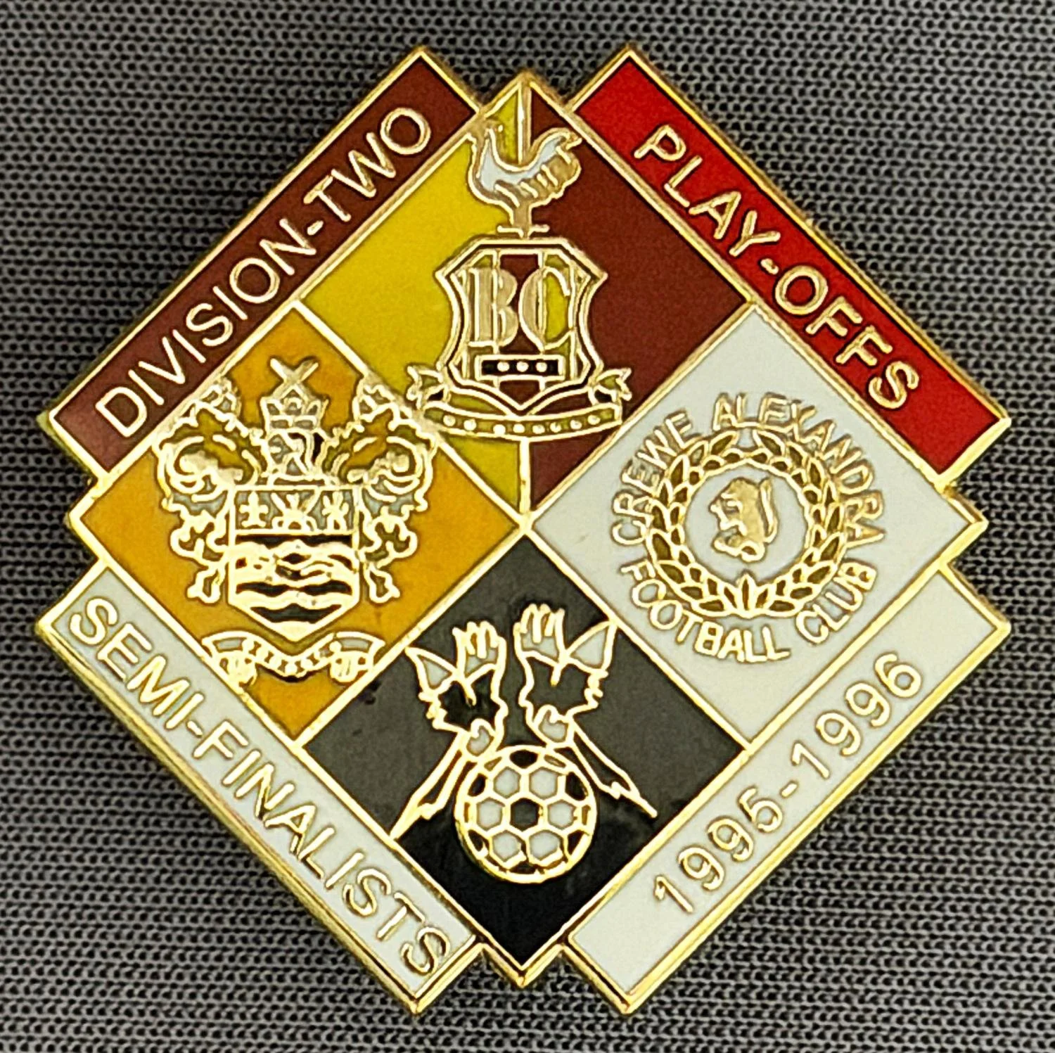 Reference Number: BCOFIX047
Size: H 29.8 mm x W 30 mm
Pin Type: Double Metal Clutch
Plating: Gold
Value: £8
Manufacturer: Unknown
Comments: 1987-1988 Play Off Semi Finalists Claret, Red & White Version, Limited Edition 50