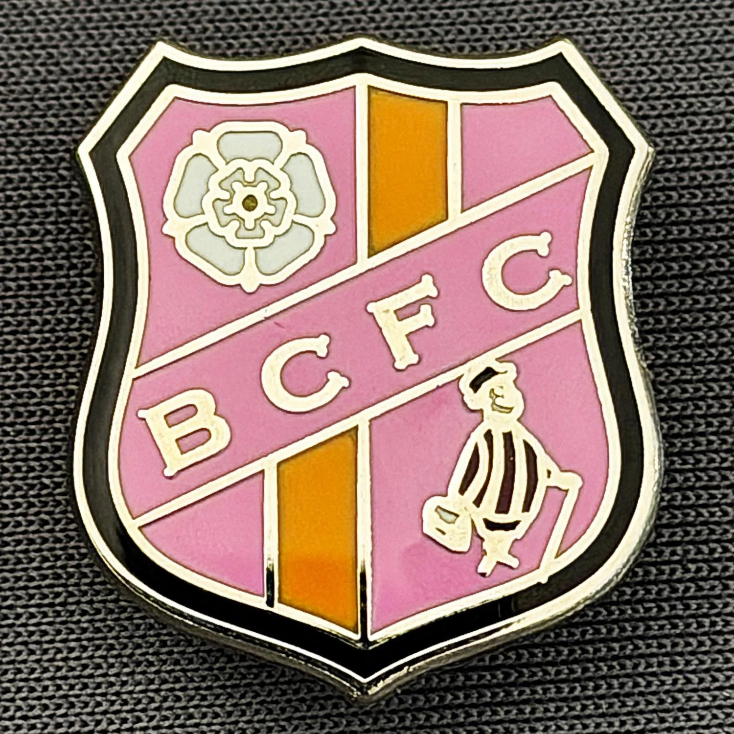Reference Number: BCMUL030
Size: H 20.6 mm x W 17.8 mm
Pin Type: Brooch Pin
Plating: Silver
Value: £6
Manufacturer: Unknown
Comments: Pink & Amber Shield, Yorkshire Rose, City Gent, Black Edge