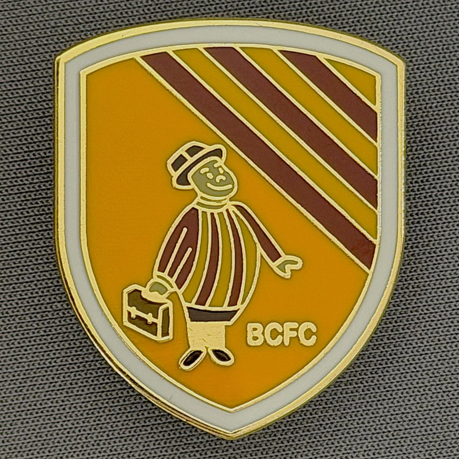 Reference Number: BCGEN114
Size: H 30.5 mm x W 25.7 mm
Pin Type: Brooch Pin
Plating: Gold
Value: £6
Manufacturer: Unknown
Comments: City Gent Shield, Amber, Larger Format 